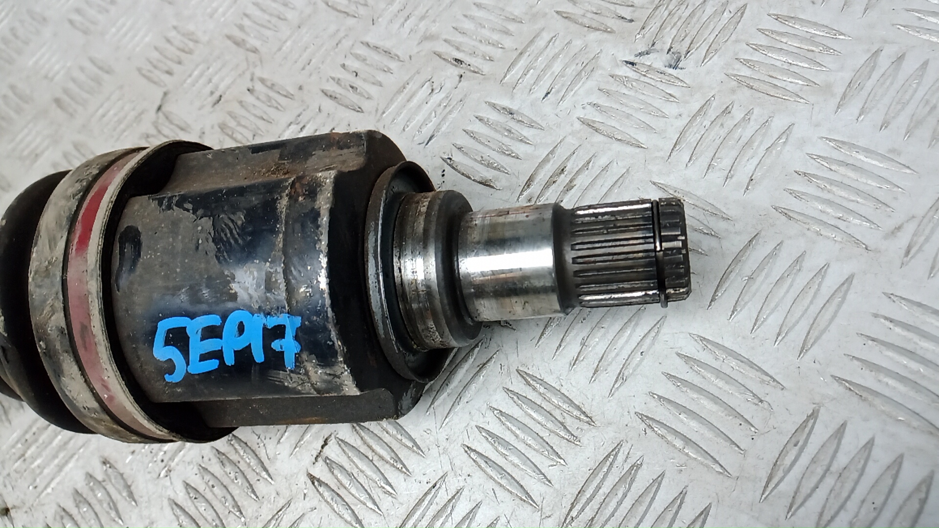 Полуось передняя левая