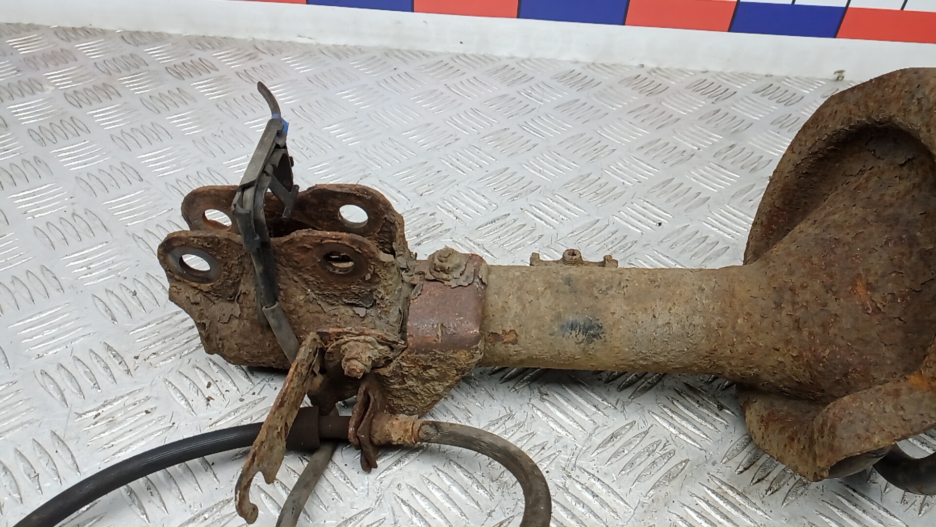 Амортизатор передний правый