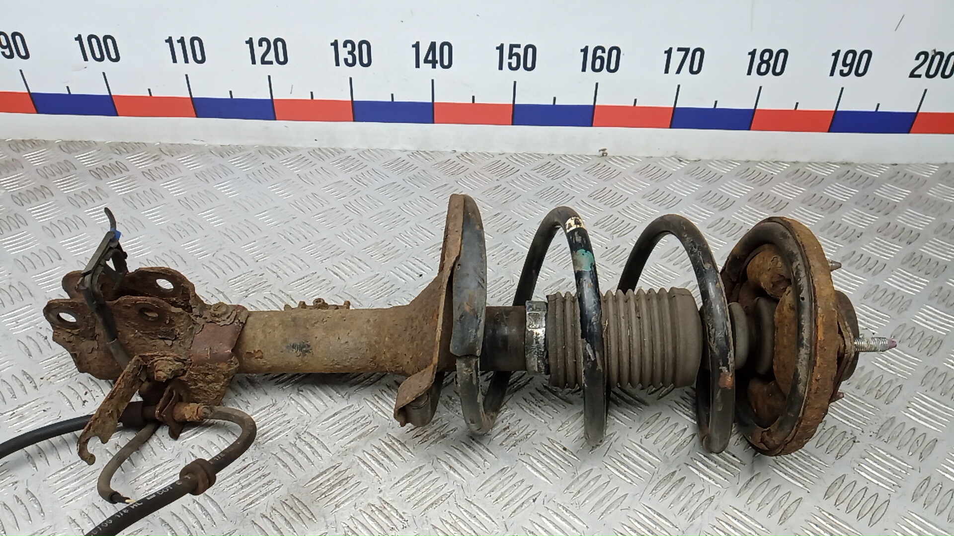 Амортизатор передний правый