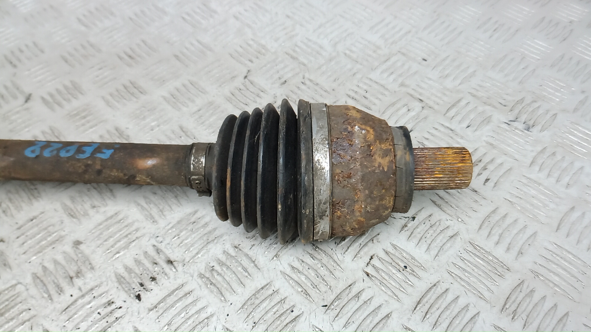 Полуось передняя левая