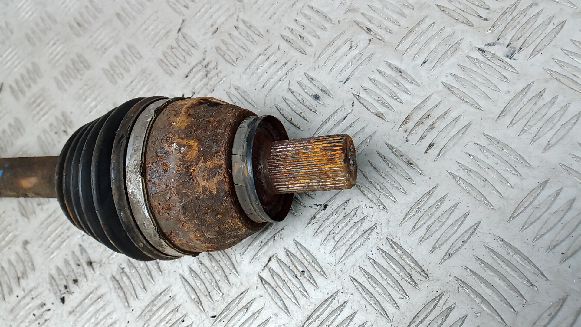 Полуось передняя левая