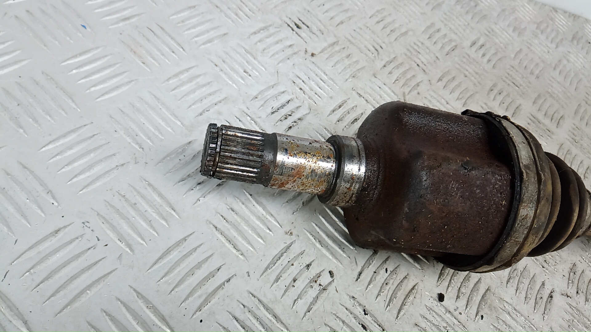 Полуось передняя левая