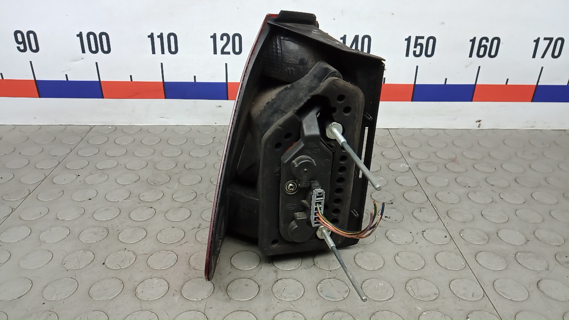 Фонарь задний правый