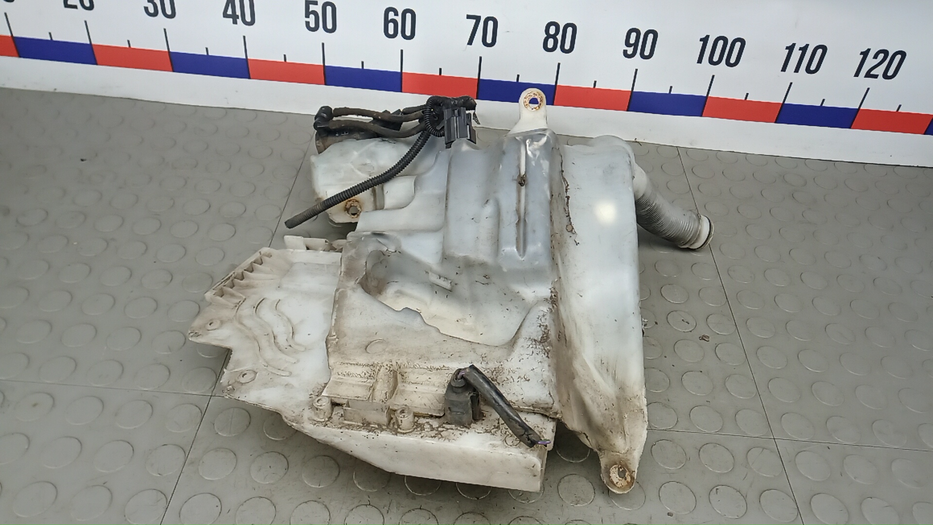 Бачок омывателя лобового стекла