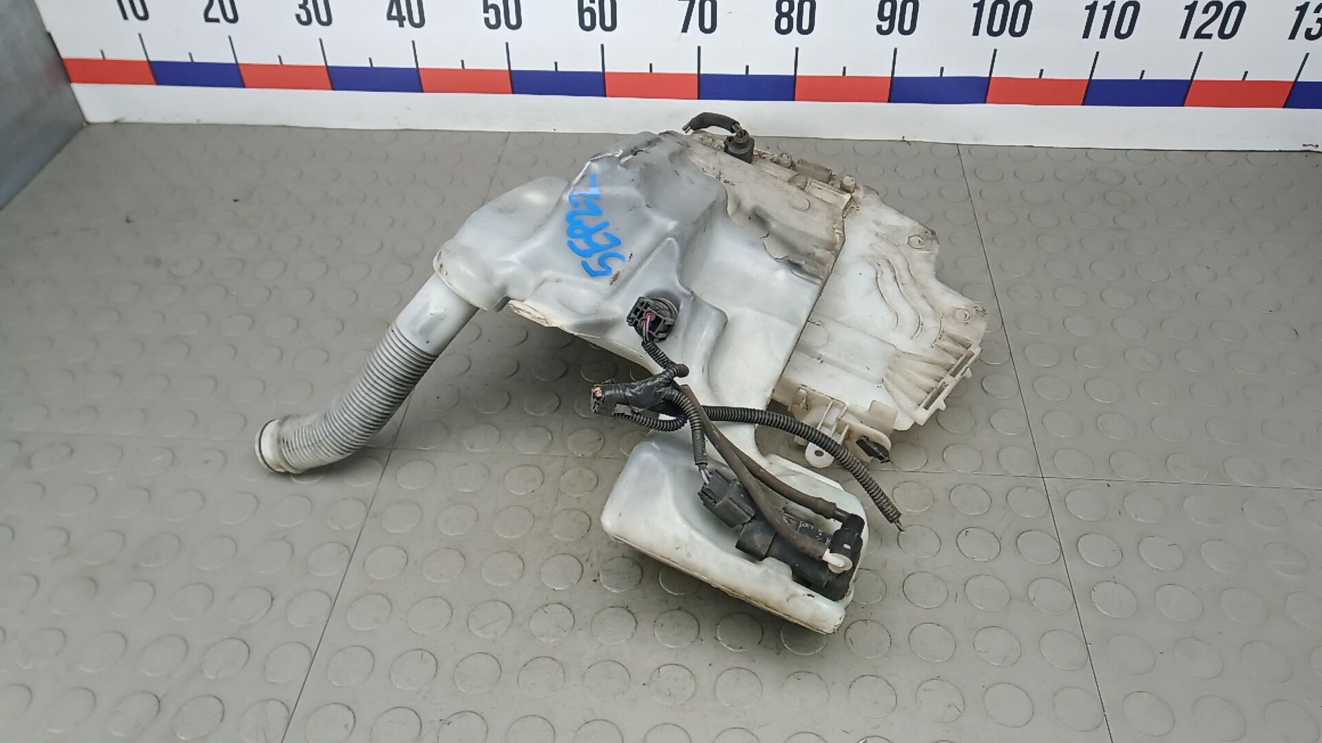 Бачок омывателя лобового стекла