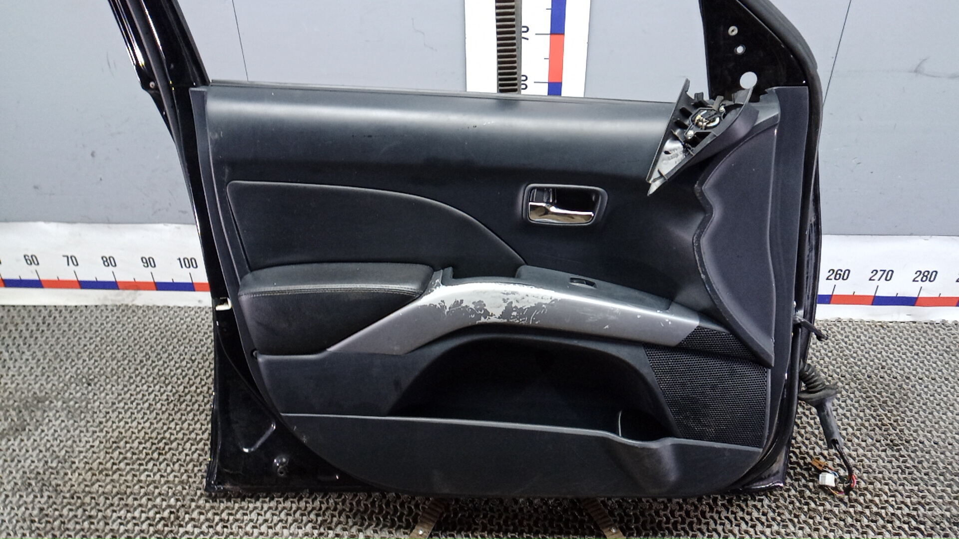 Дверь передняя левая