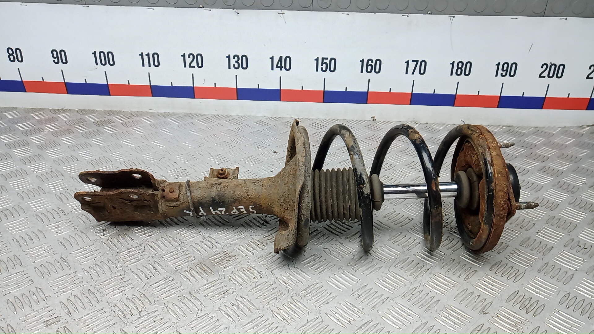 Амортизатор передний правый