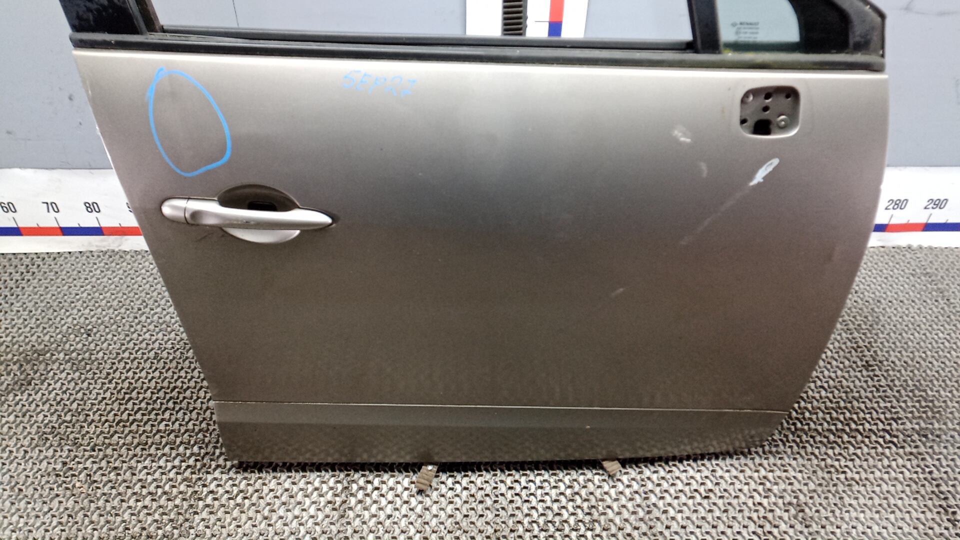 Дверь передняя правая