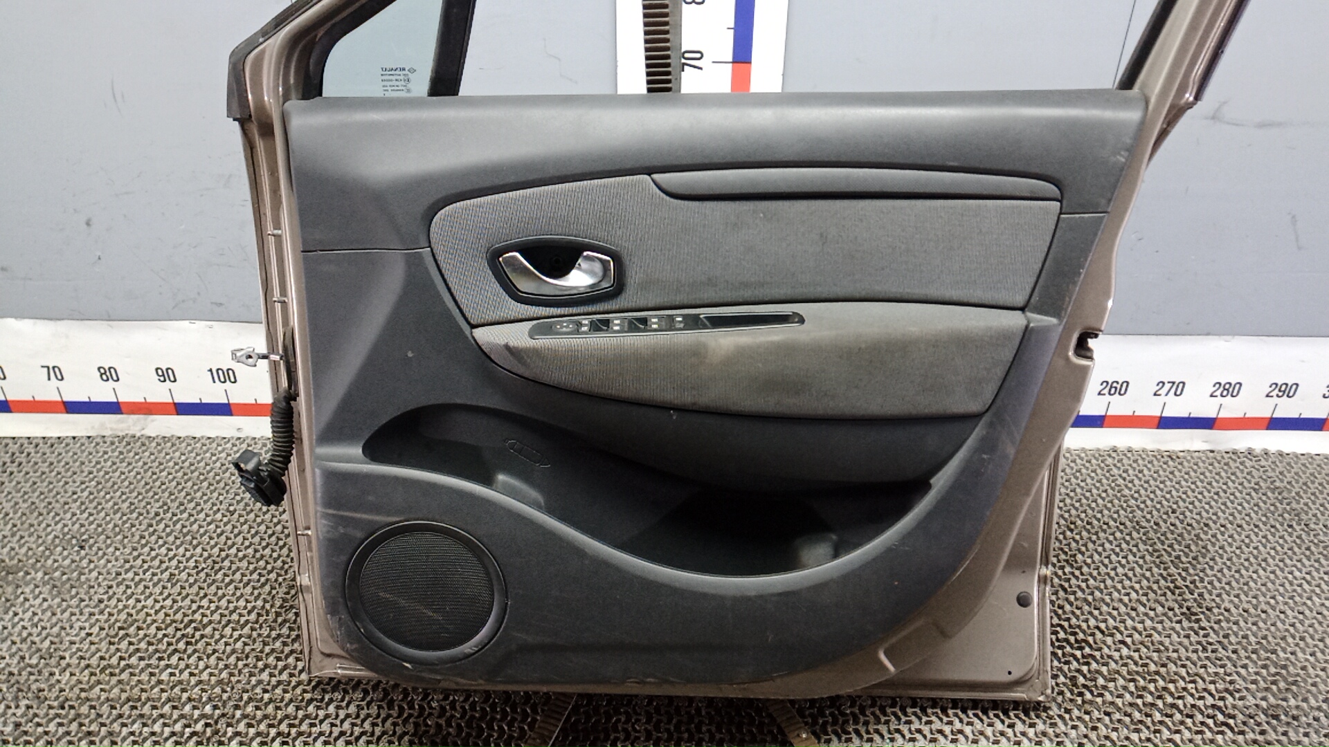 Дверь передняя правая