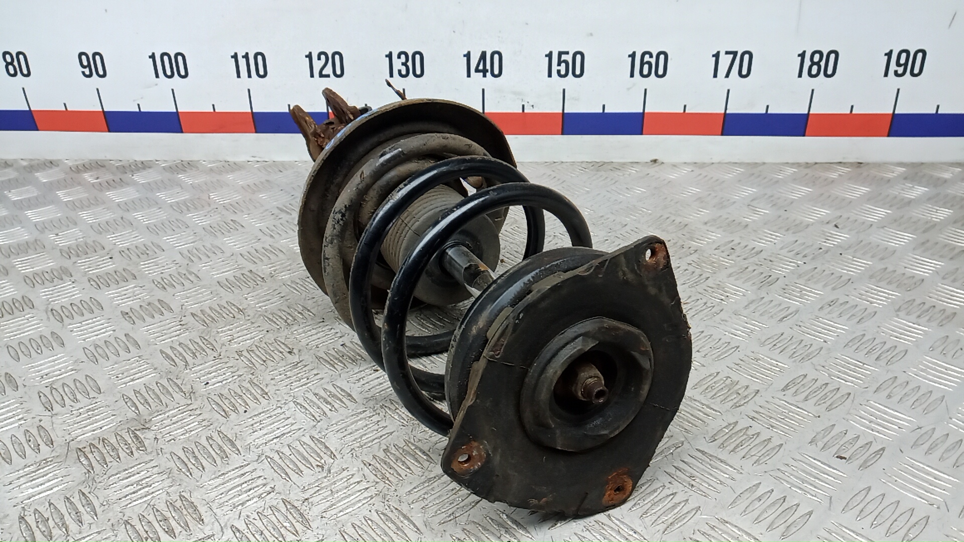 Амортизатор передний правый