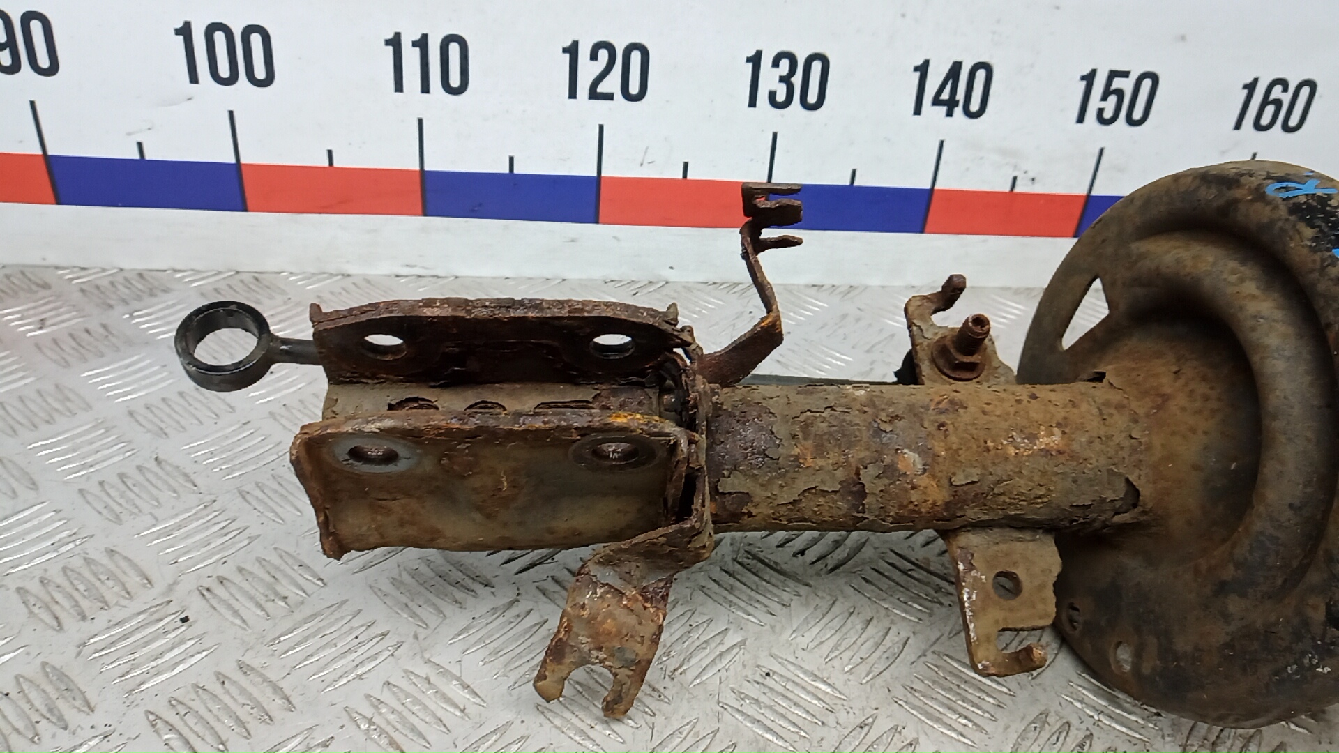 Амортизатор передний правый