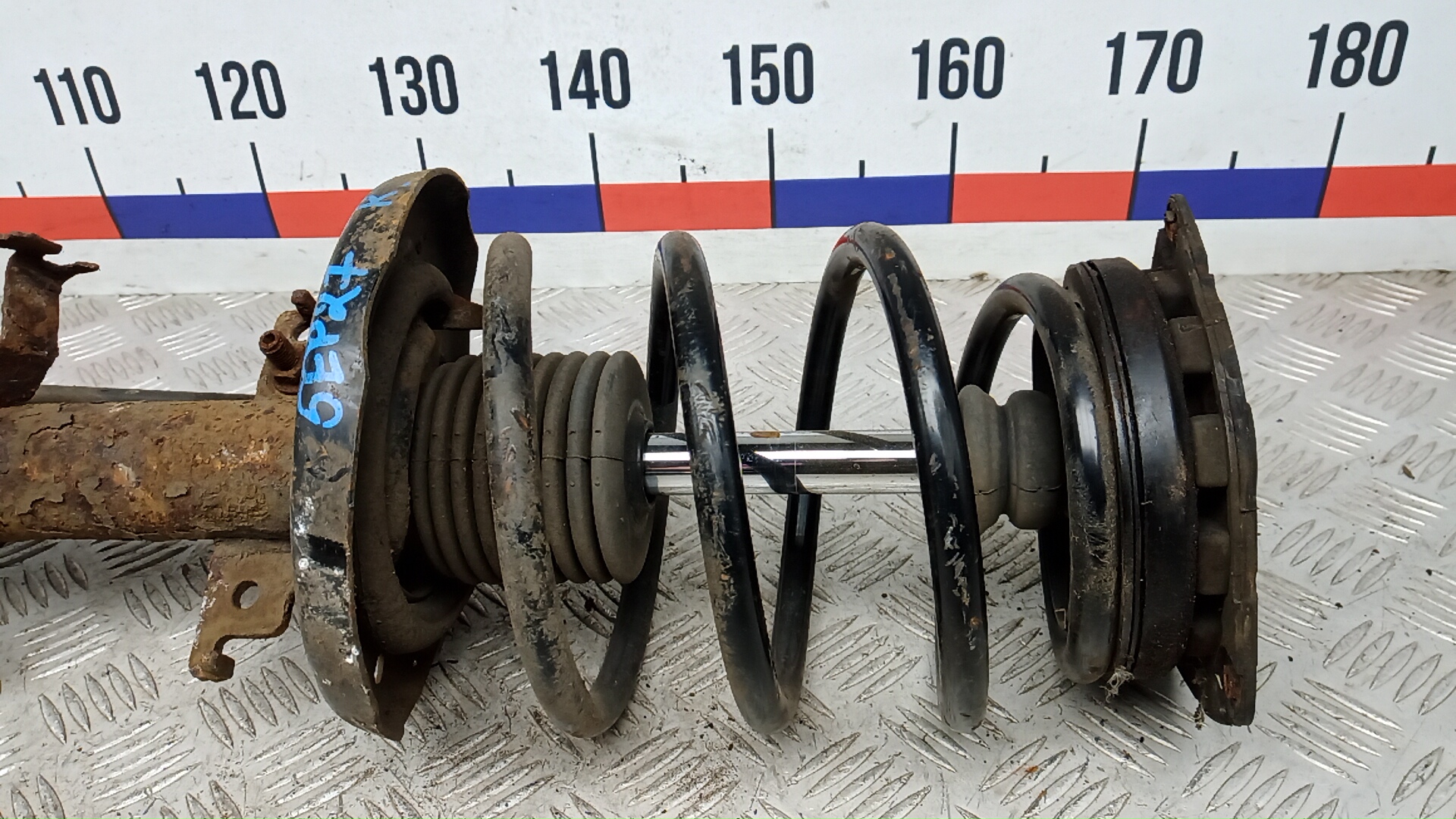 Амортизатор передний правый