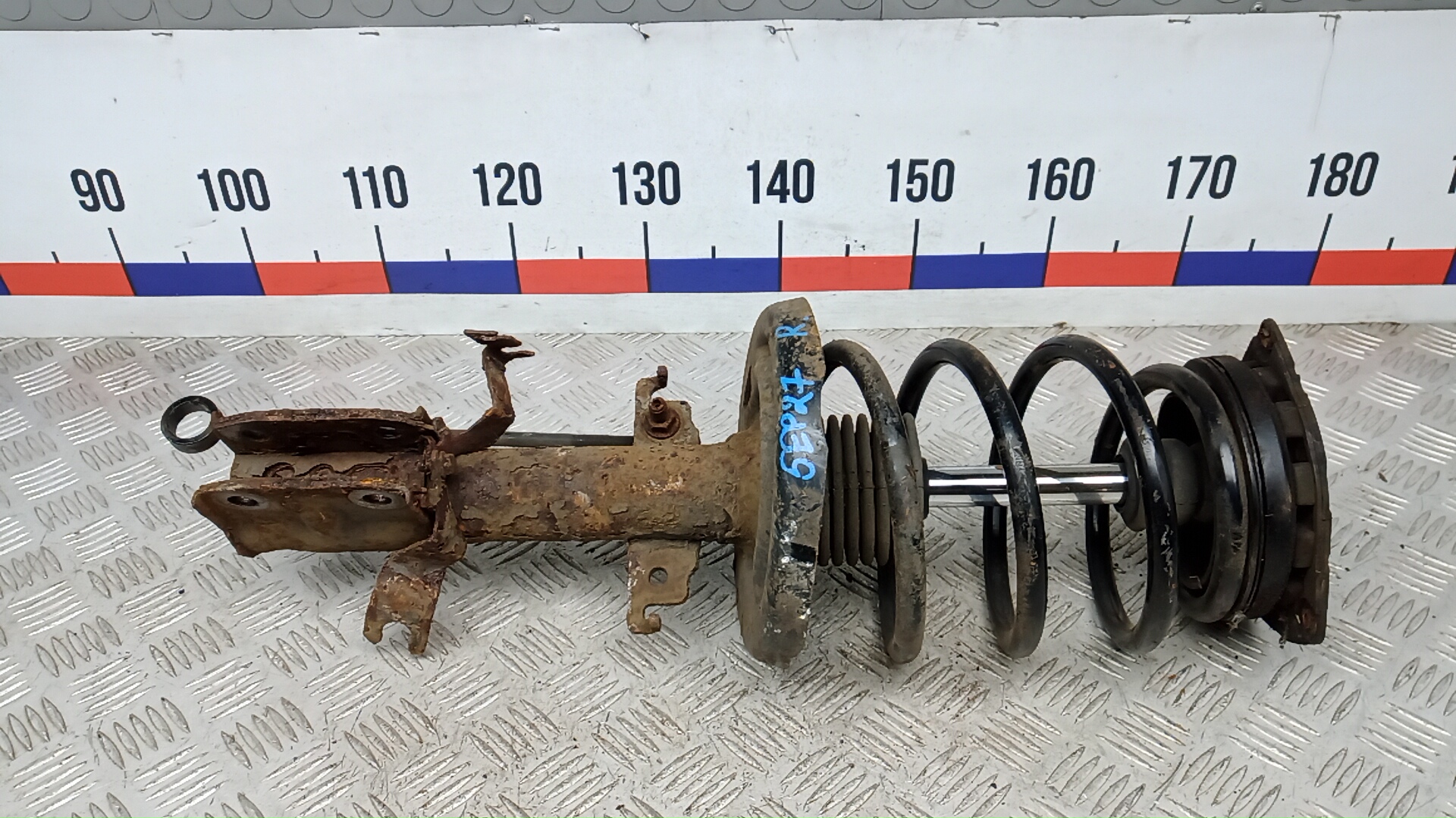 Амортизатор передний правый