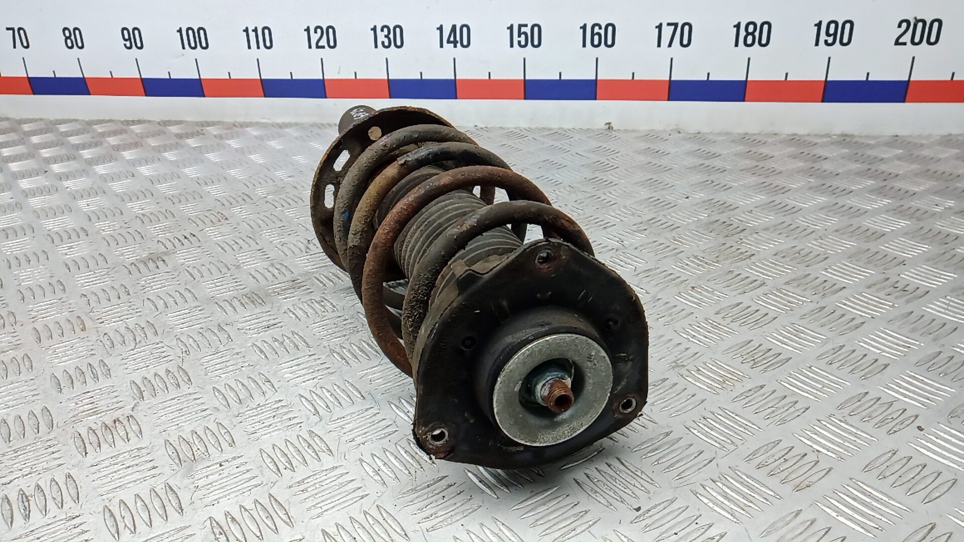 Амортизатор передний левый