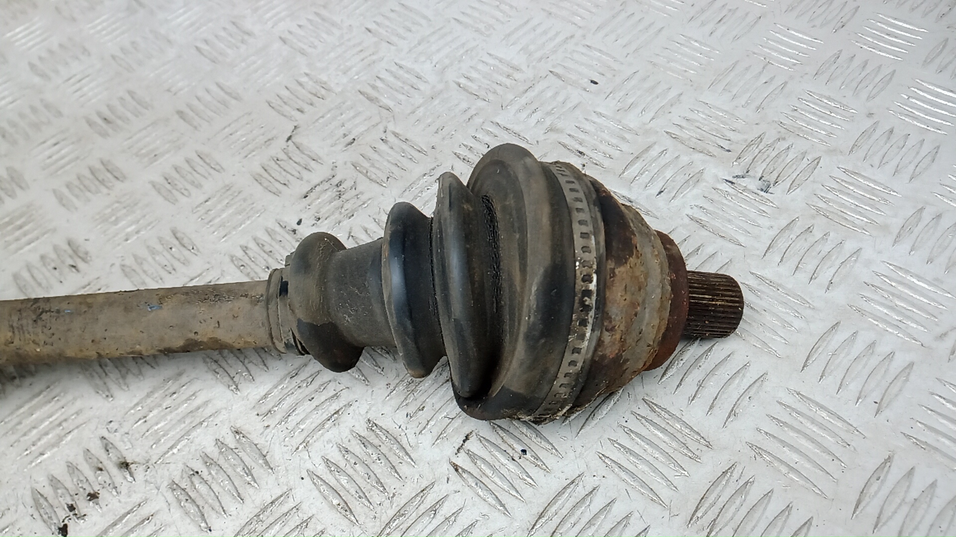 Полуось передняя левая