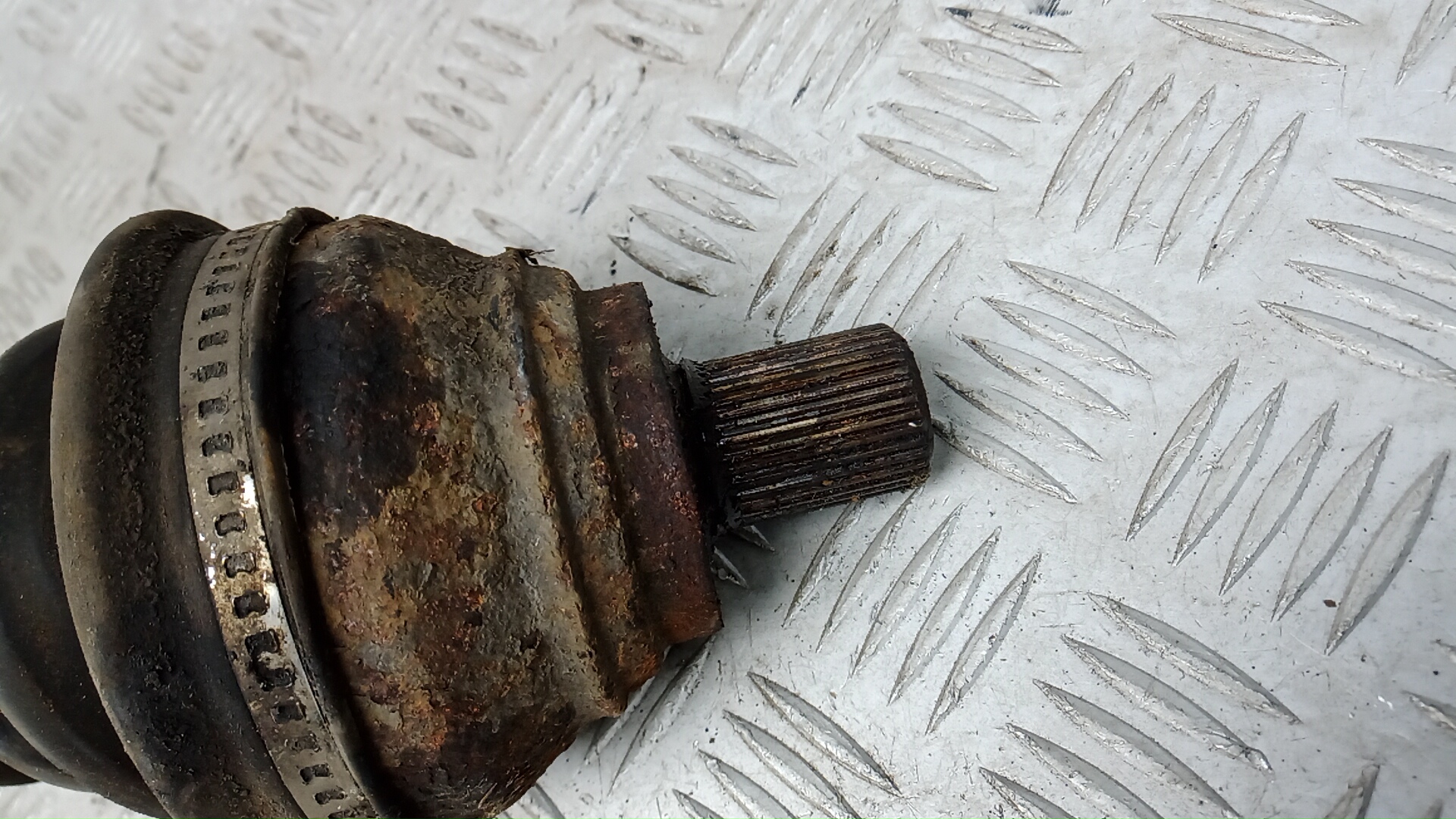 Полуось передняя левая