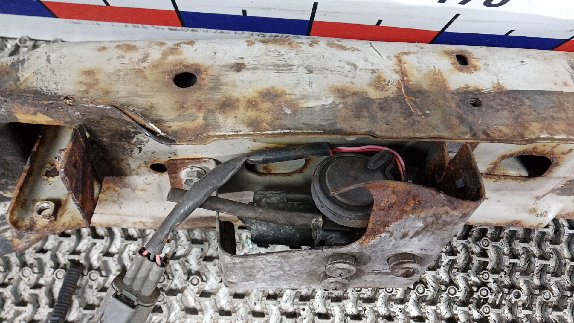 Кронштейн усилителя переднего бампера