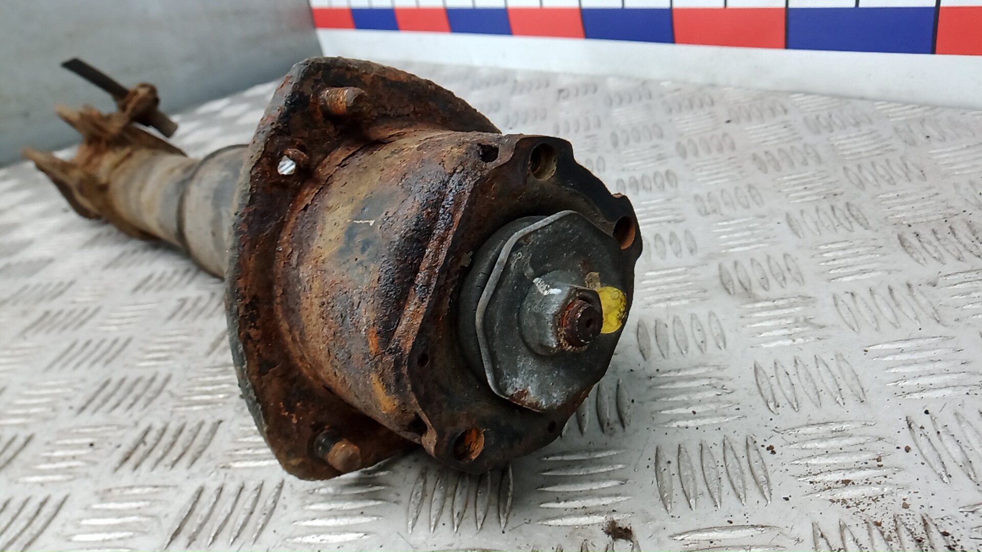 Амортизатор передний левый