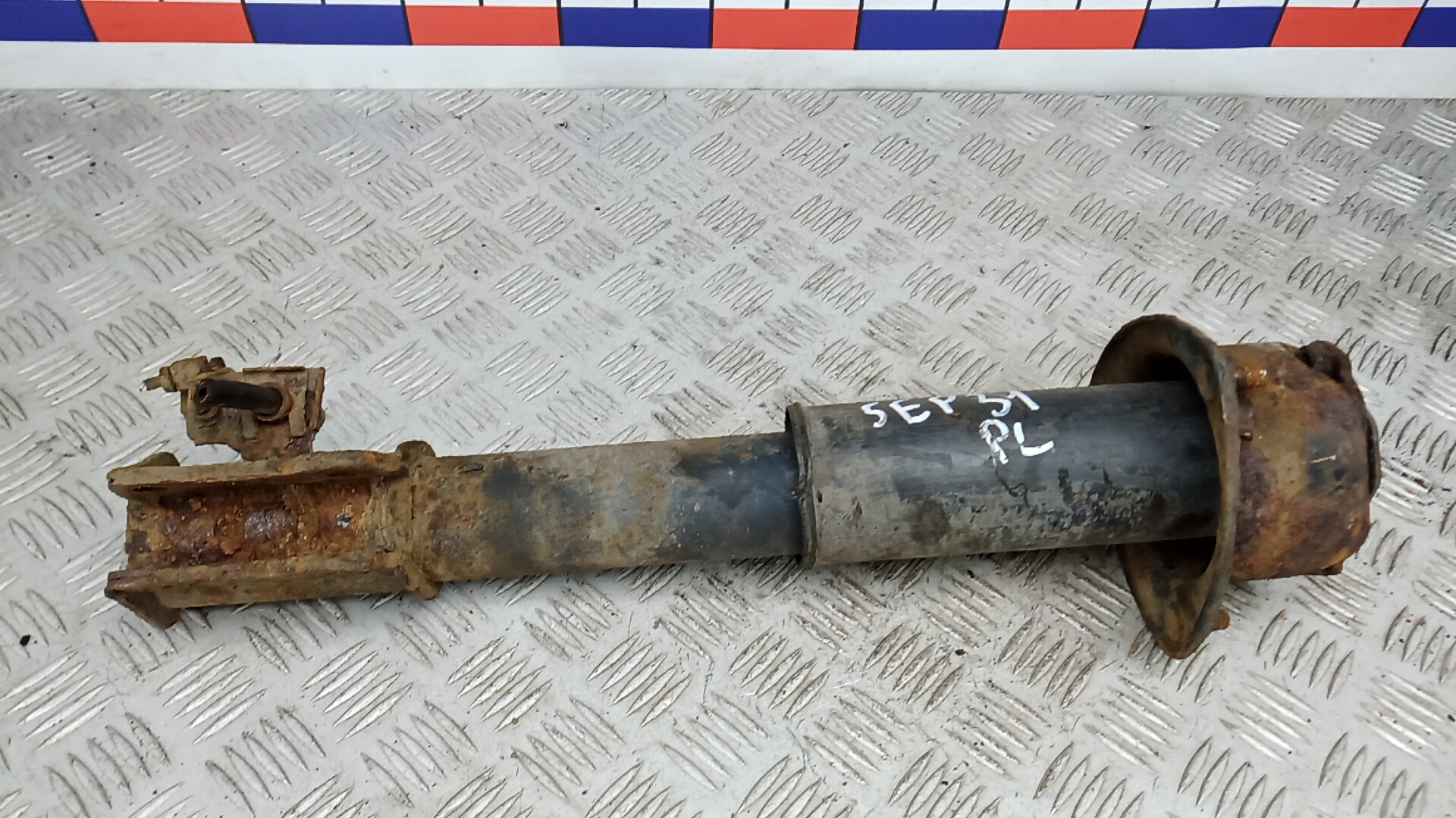 Амортизатор передний левый