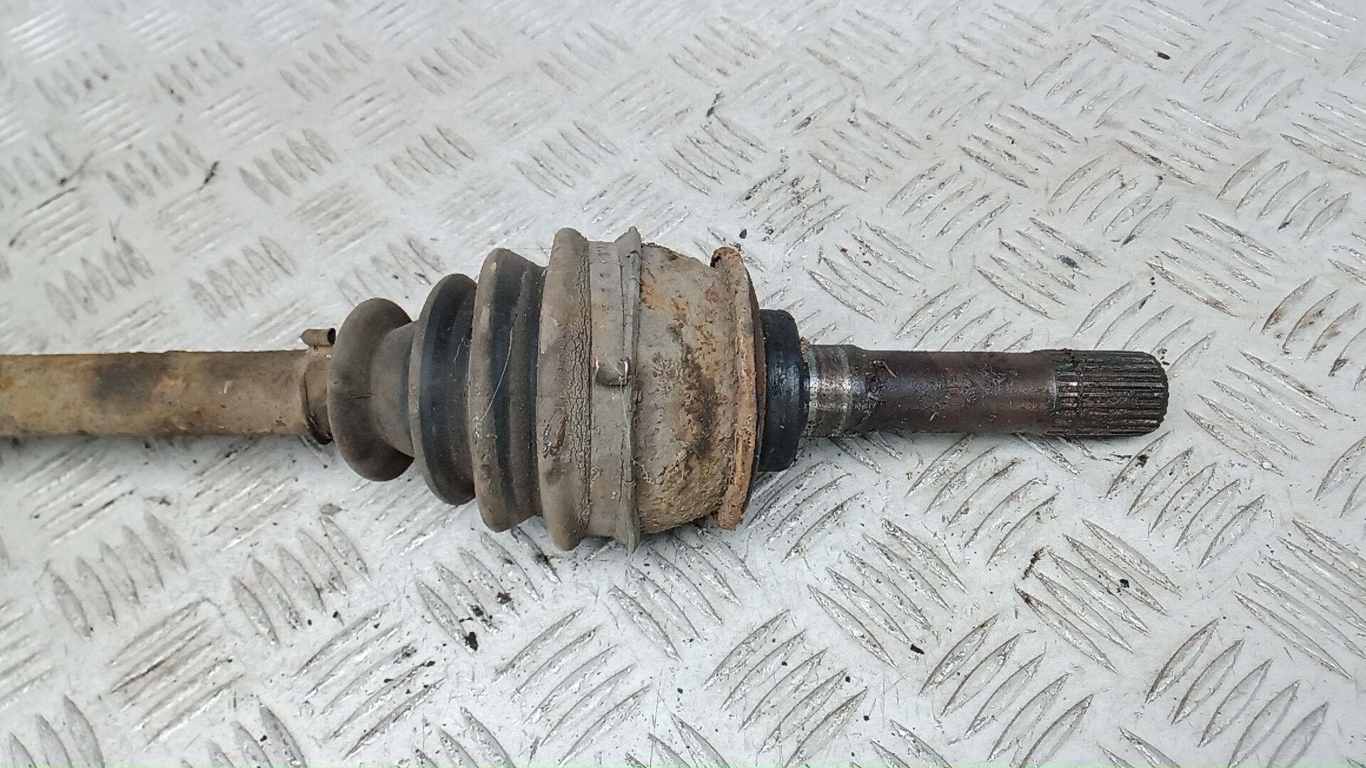 Полуось передняя левая