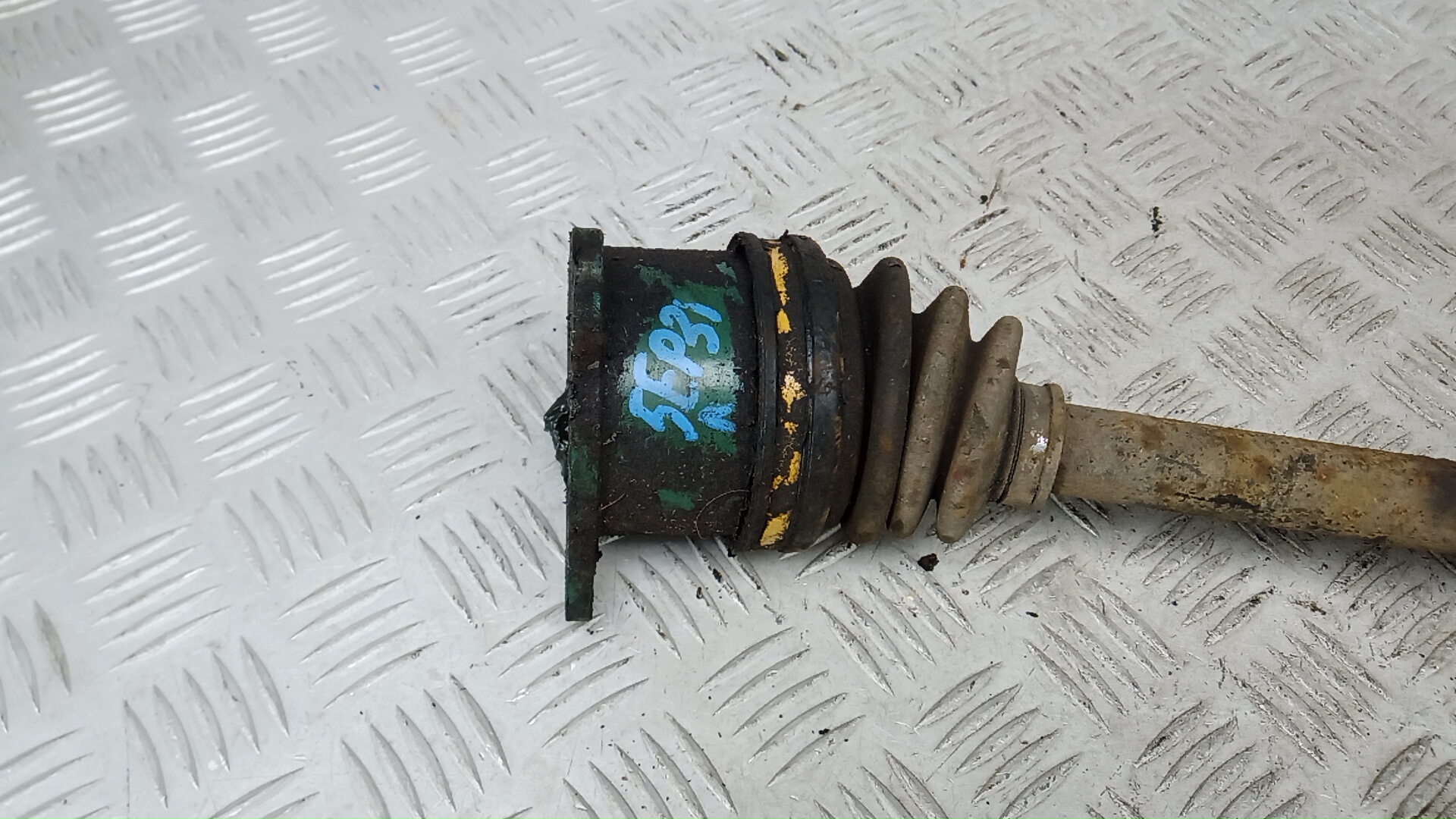 Полуось передняя левая