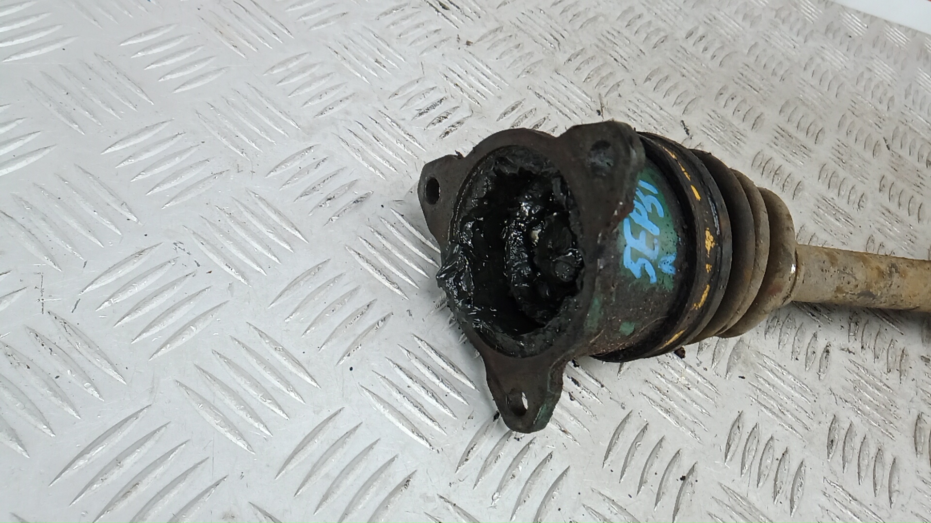 Полуось передняя левая