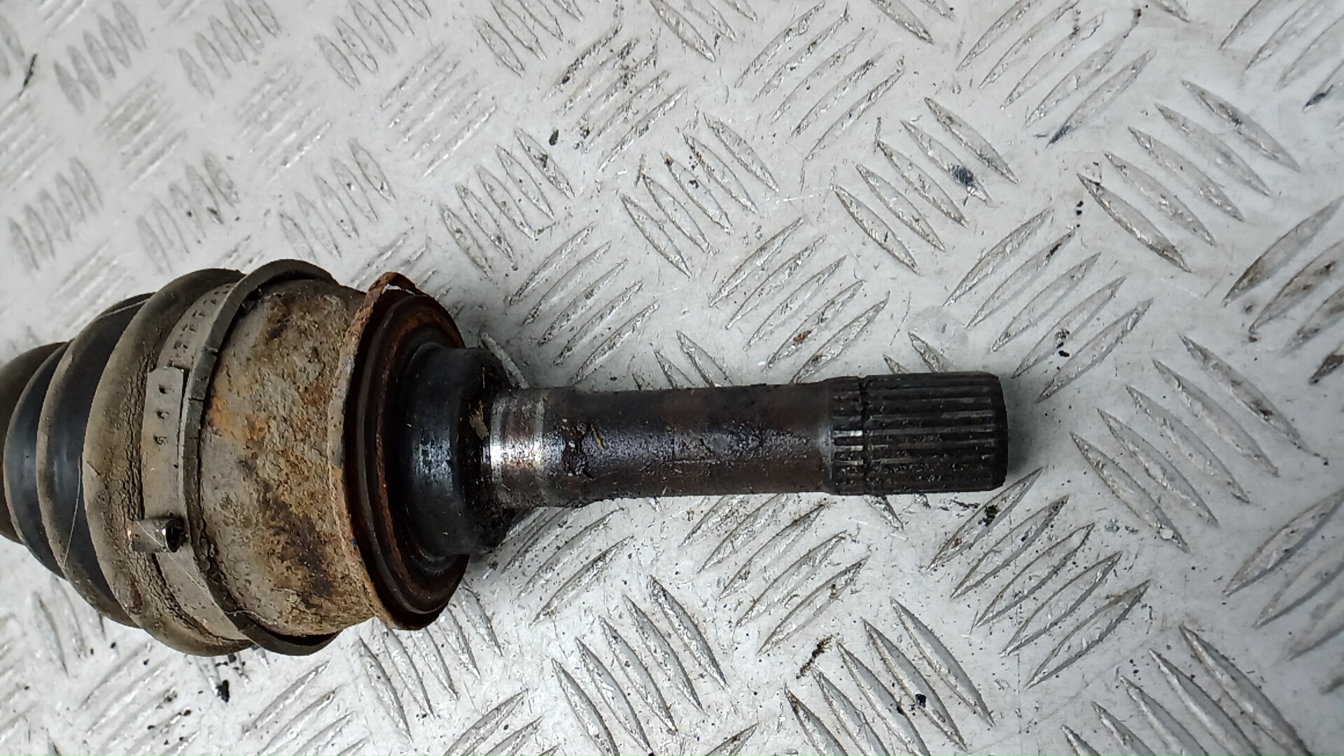 Полуось передняя левая