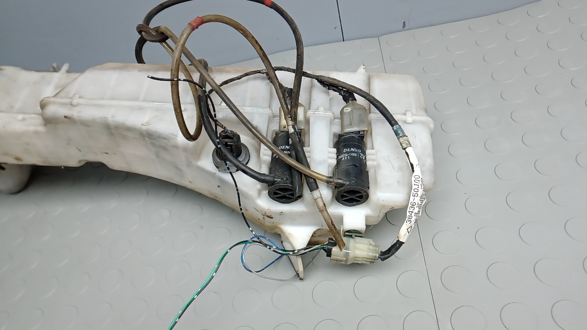 Бачок омывателя лобового стекла