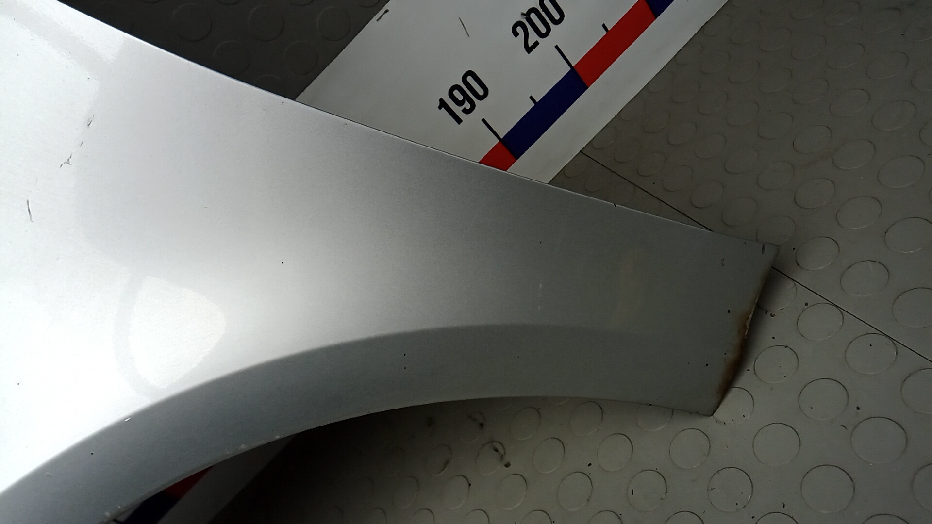 Крыло переднее левое