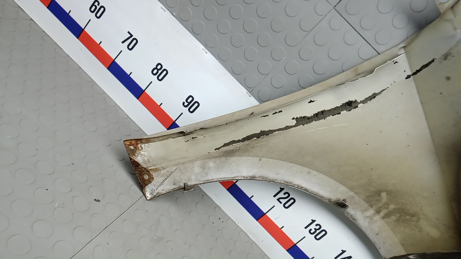 Крыло переднее левое