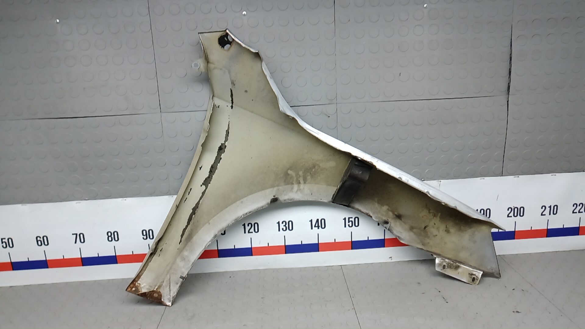 Крыло переднее левое