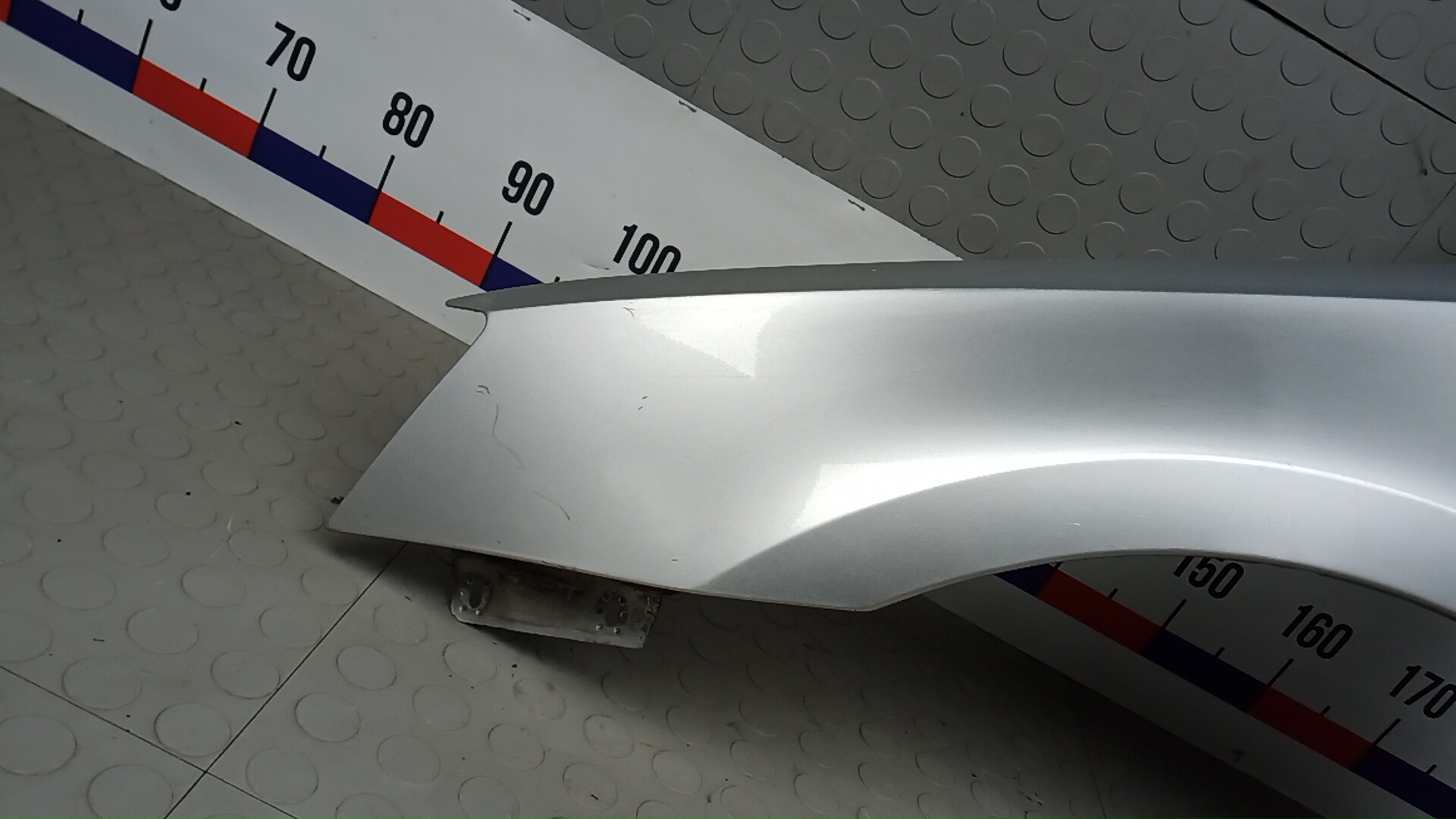 Крыло переднее левое