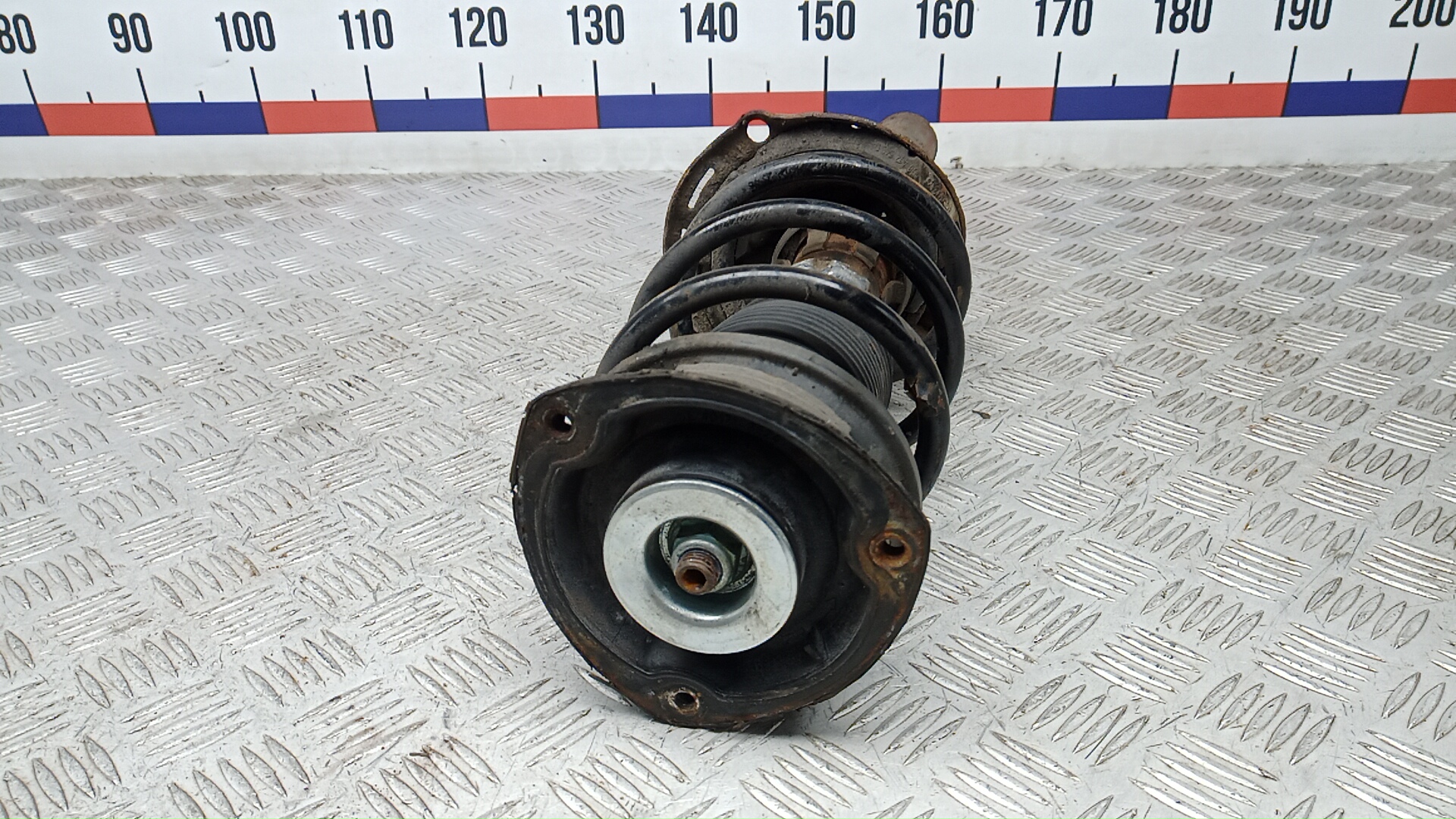 Амортизатор передний левый