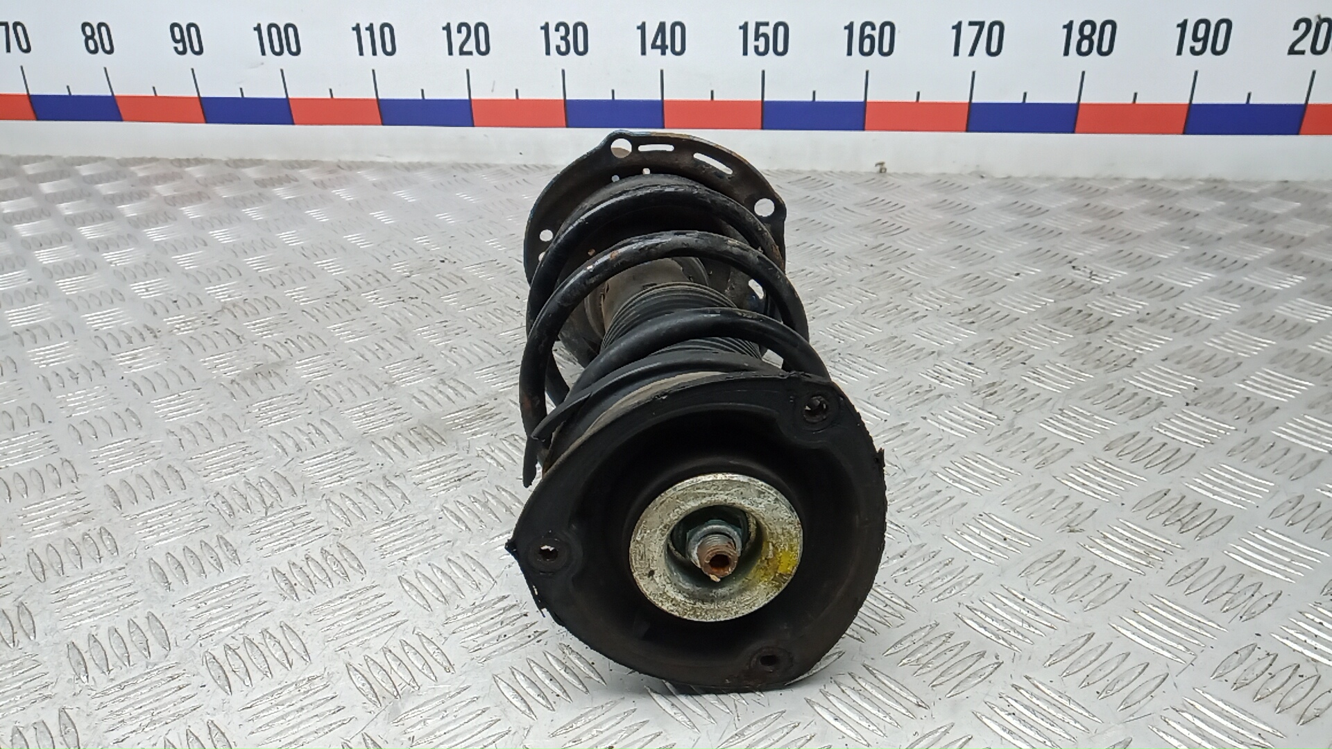 Амортизатор передний правый