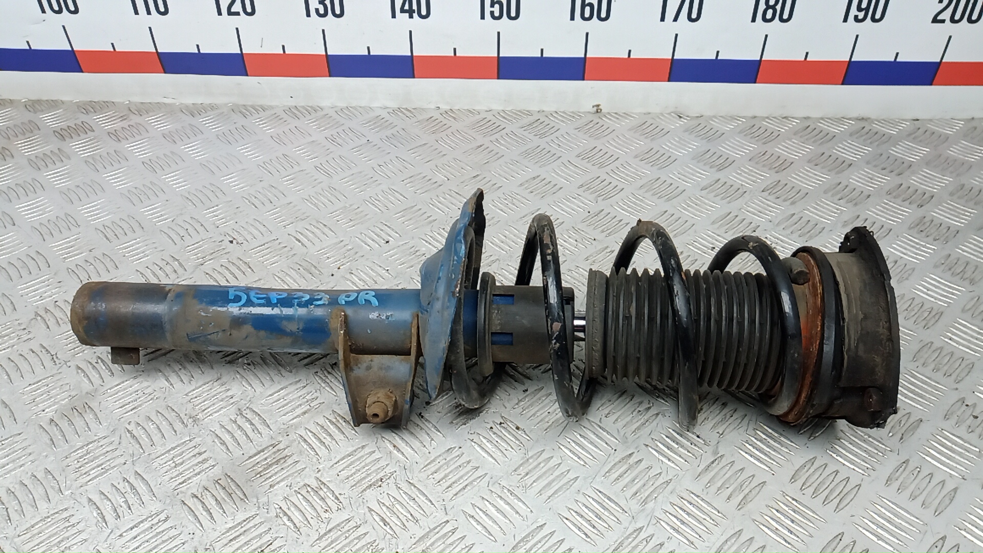 Амортизатор передний правый