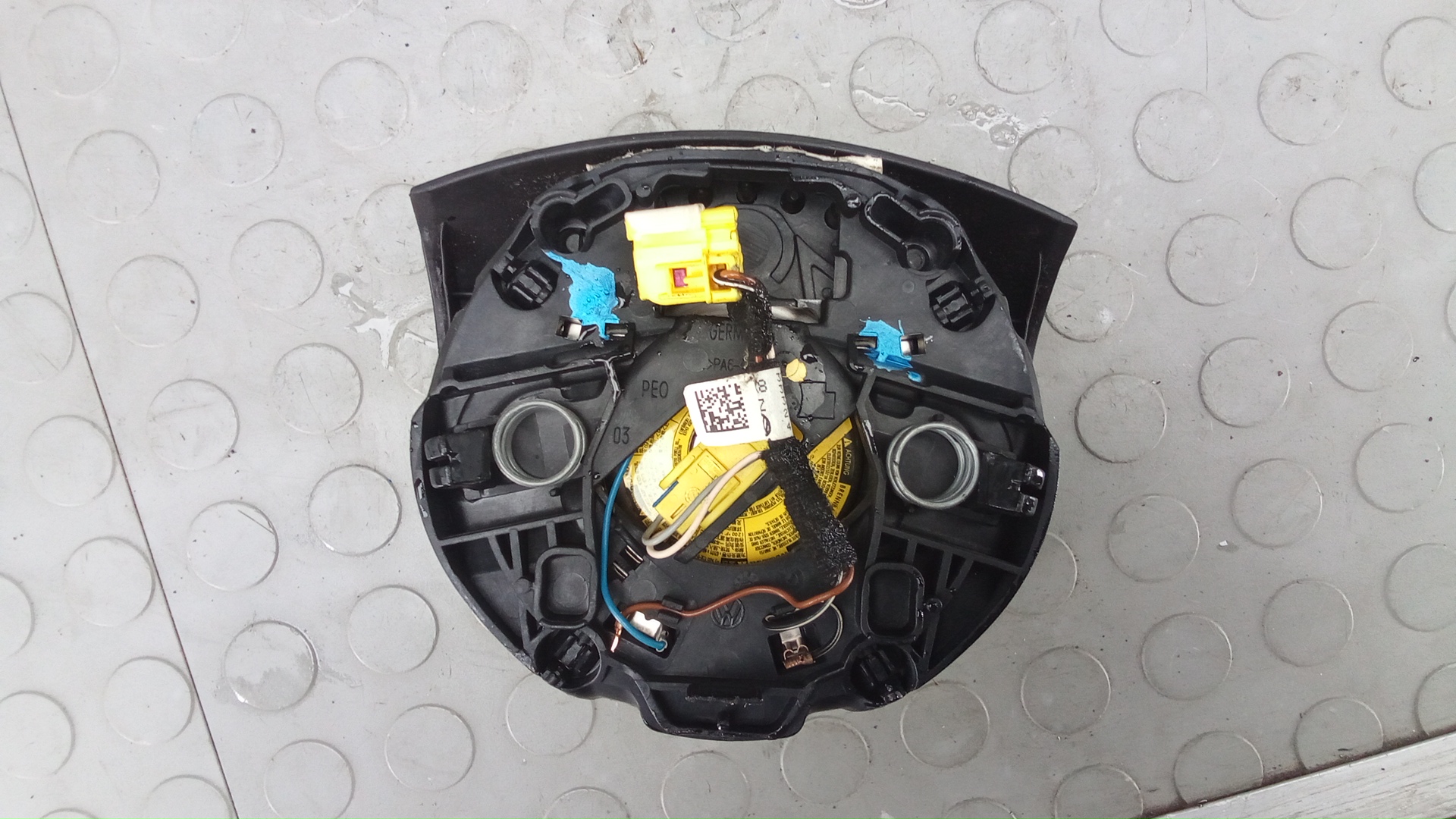 Подушка безопасности в рулевое колесо