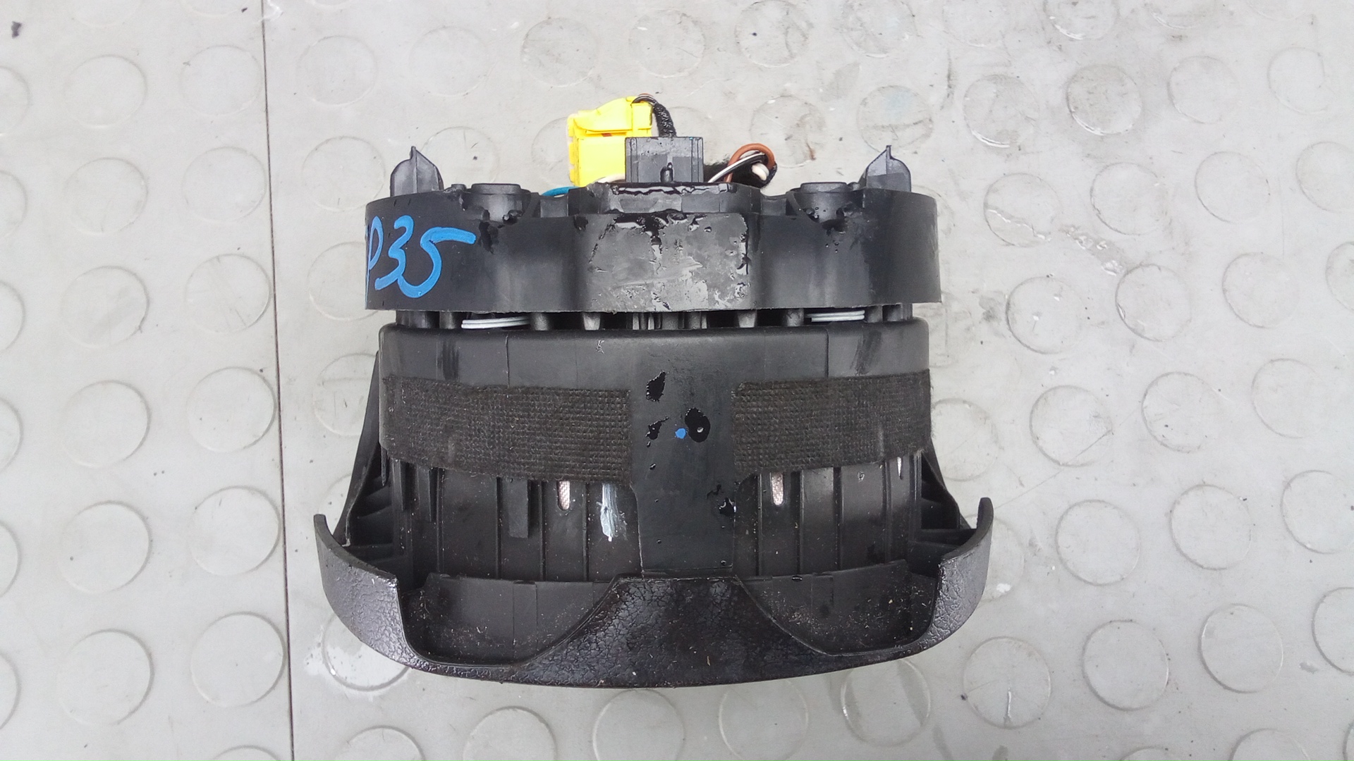 Подушка безопасности в рулевое колесо