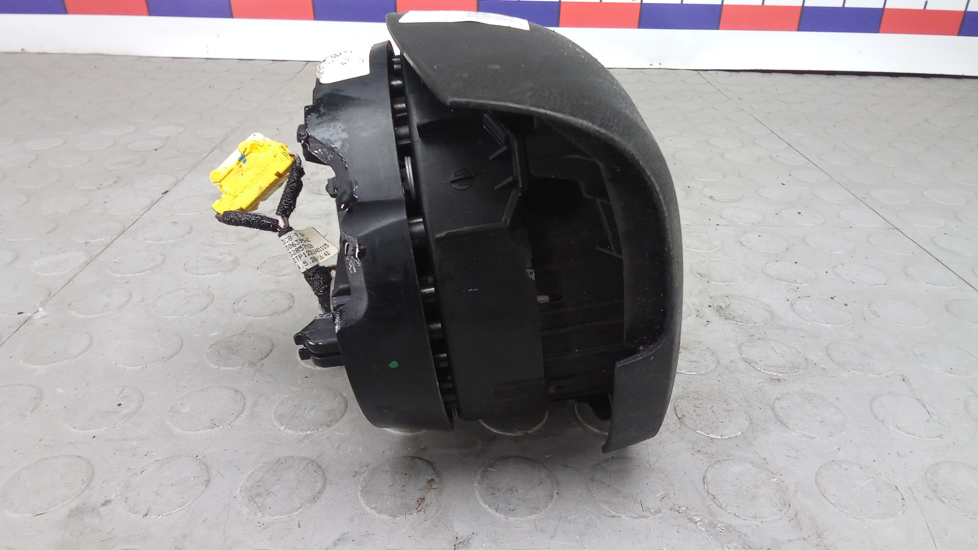 Подушка безопасности в рулевое колесо