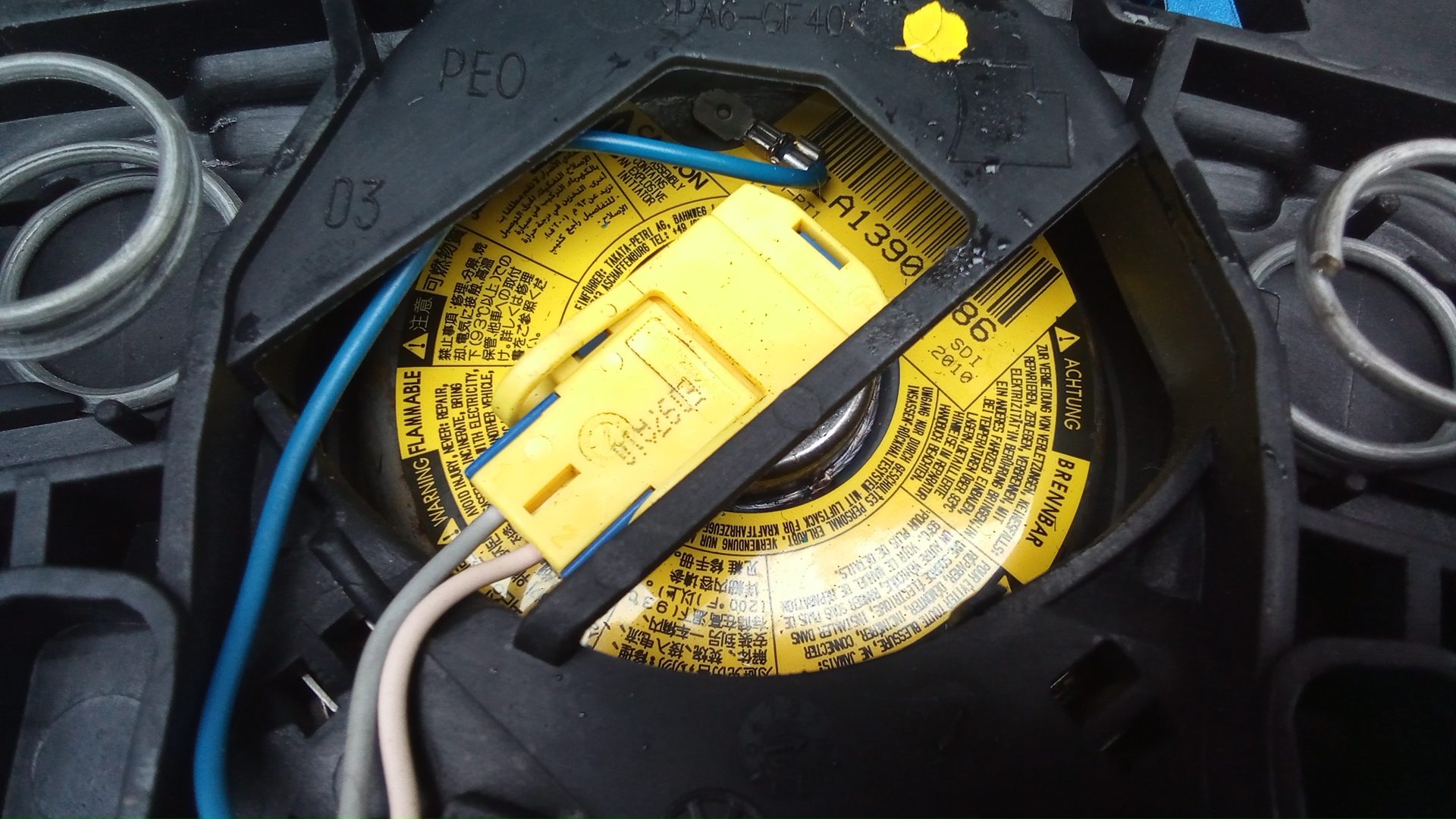 Подушка безопасности в рулевое колесо