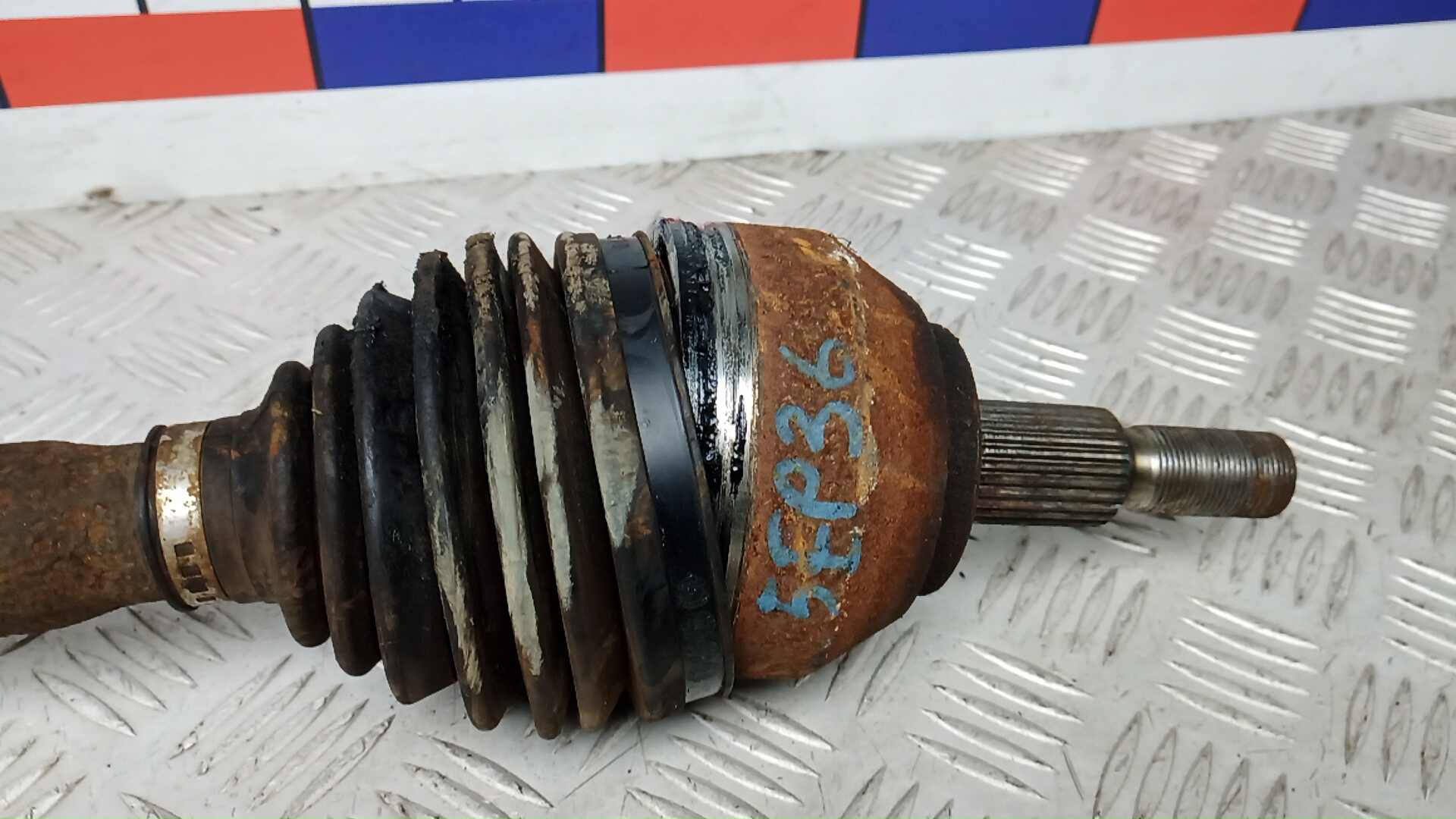 Полуось передняя правая