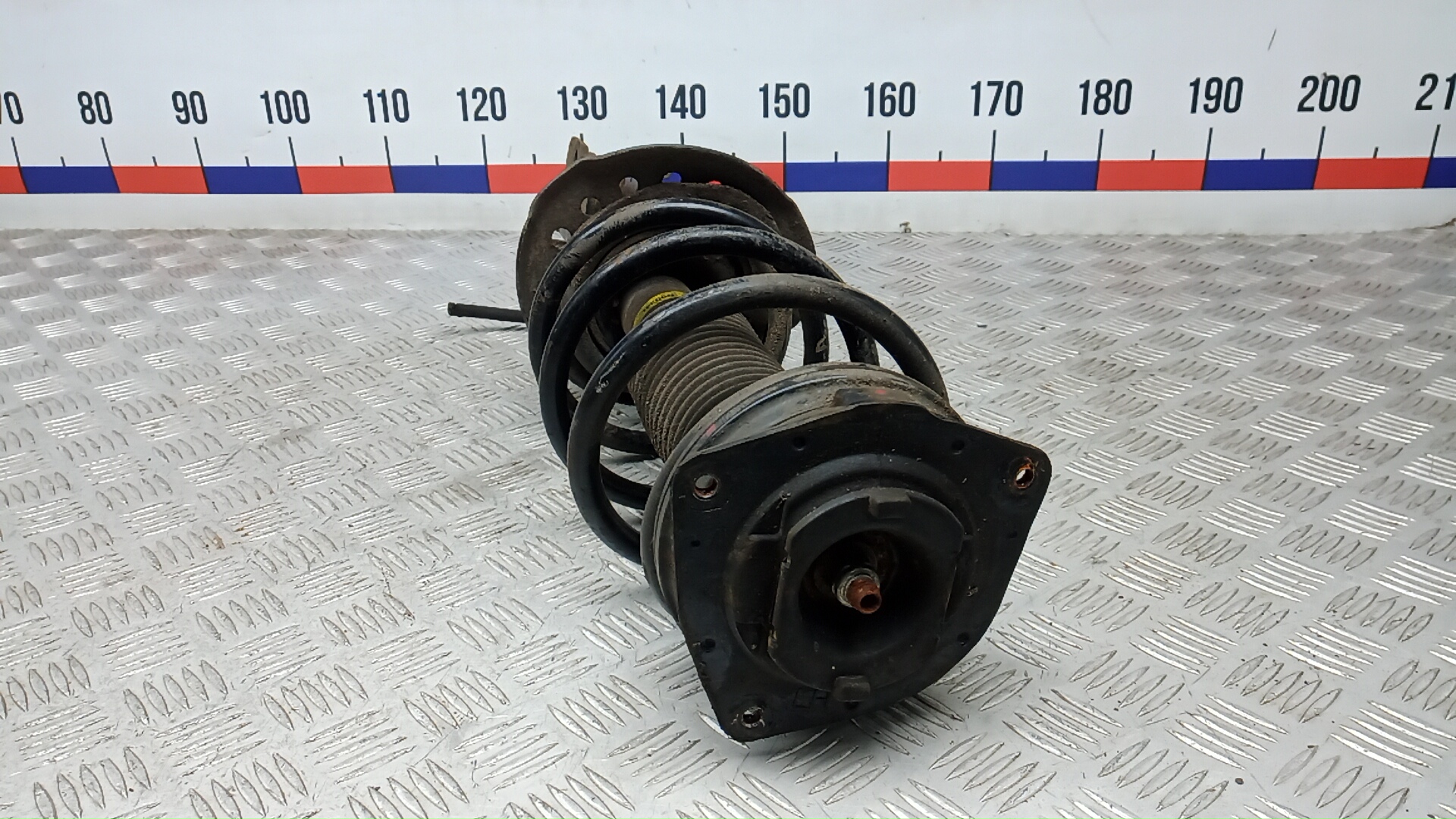 Амортизатор передний левый