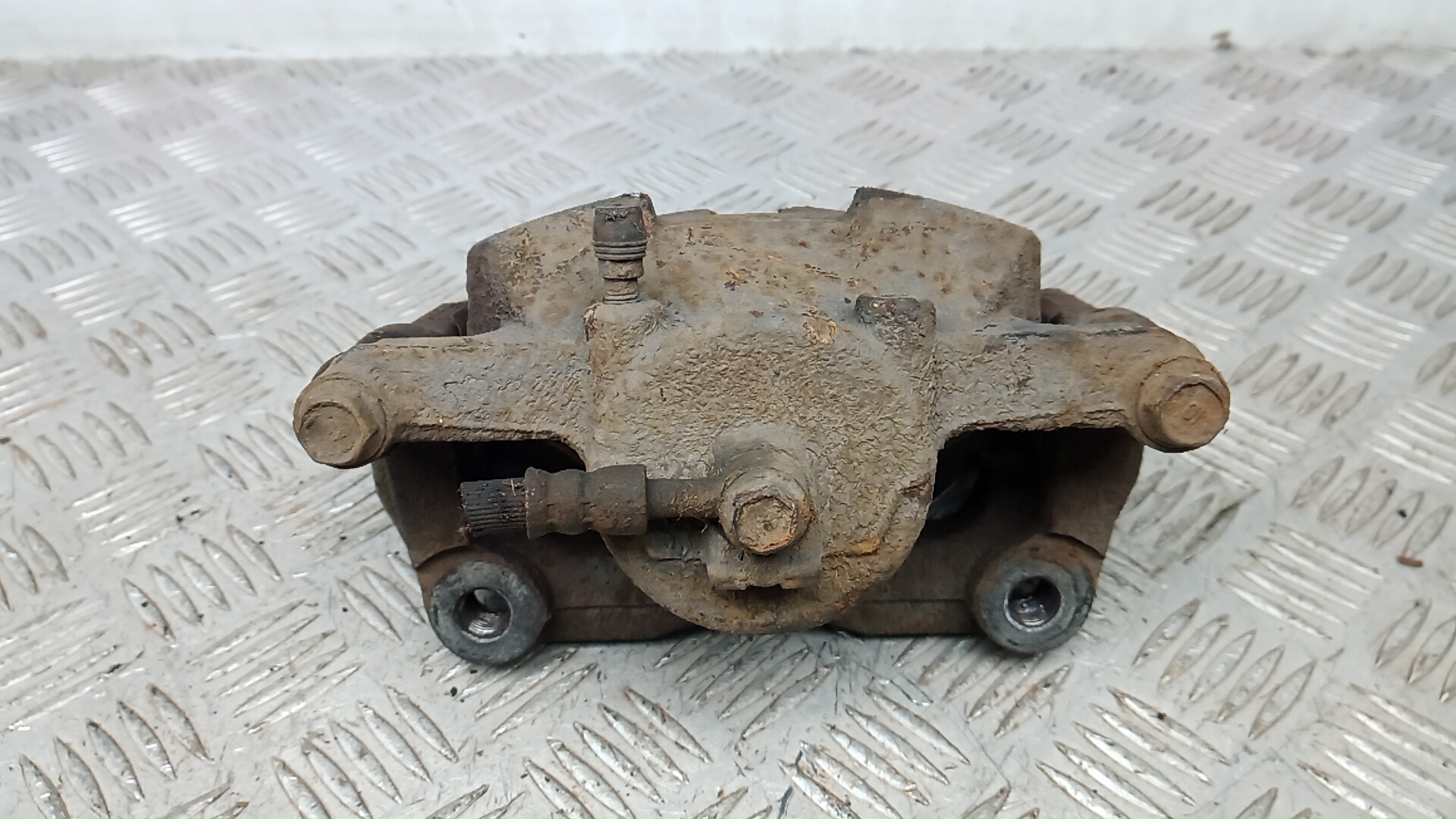 Суппорт передний левый