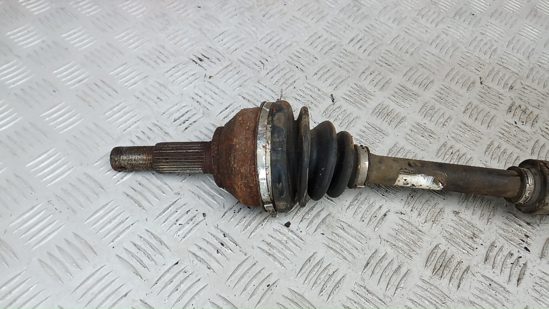 Полуось передняя левая