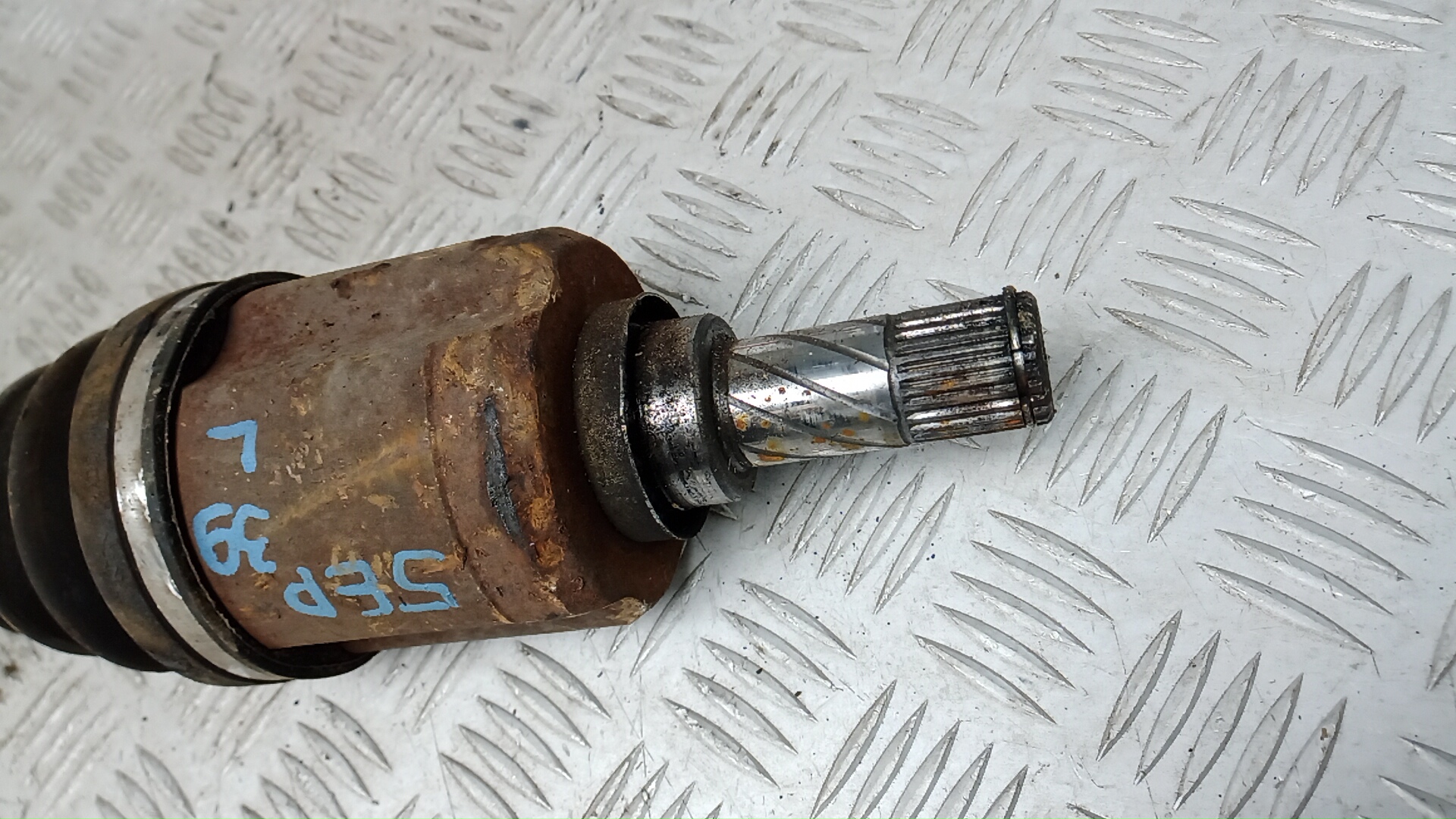 Полуось передняя левая