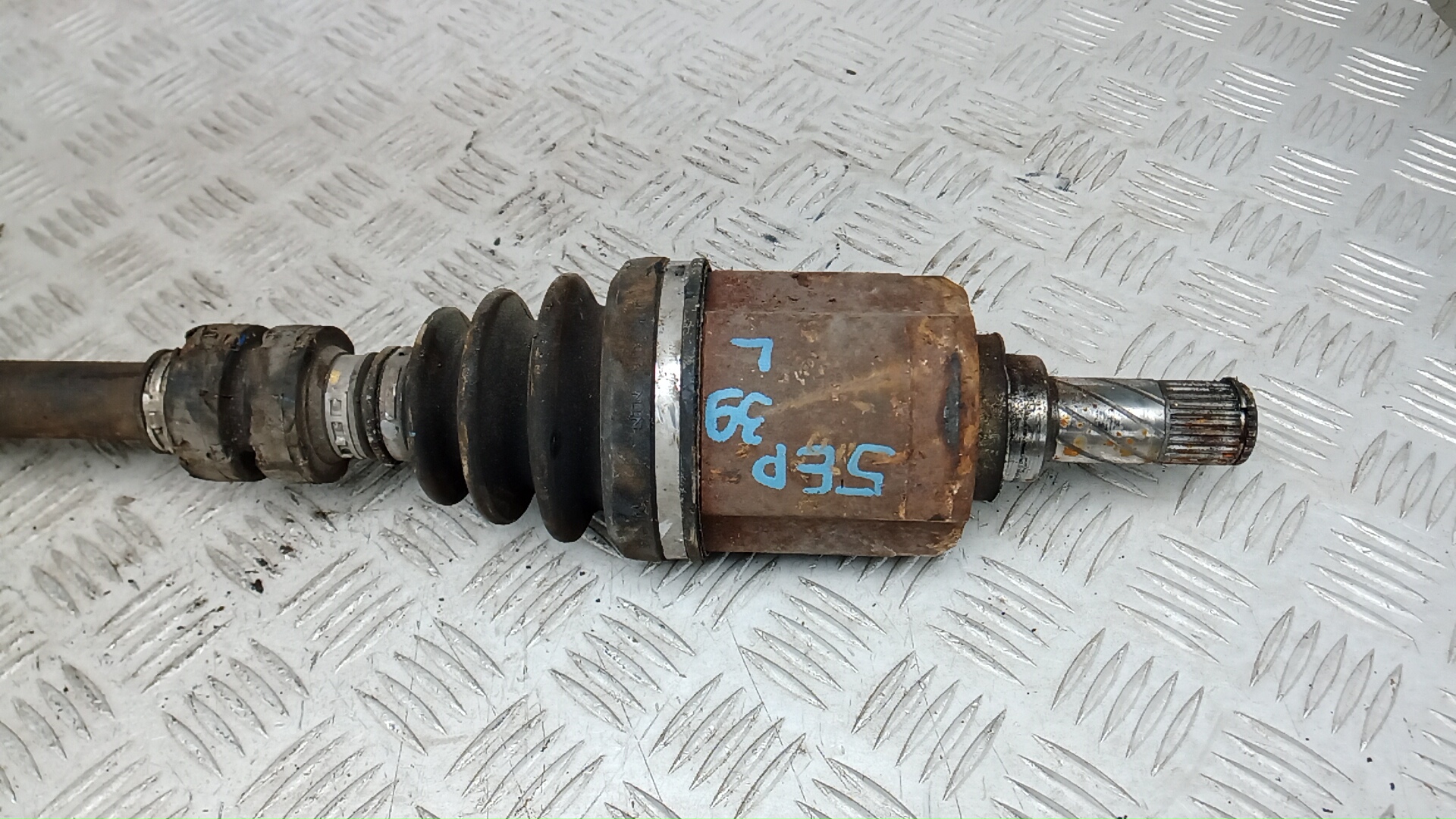 Полуось передняя левая