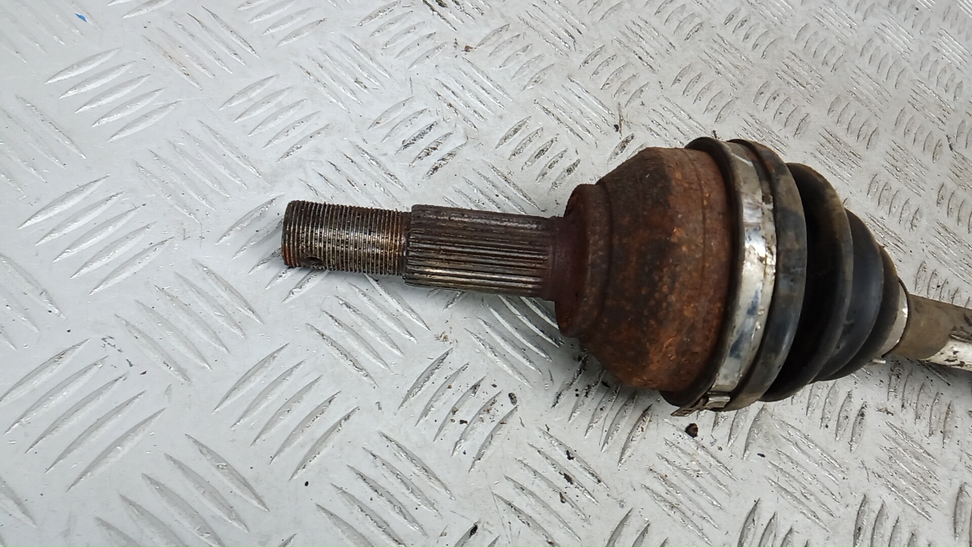 Полуось передняя левая