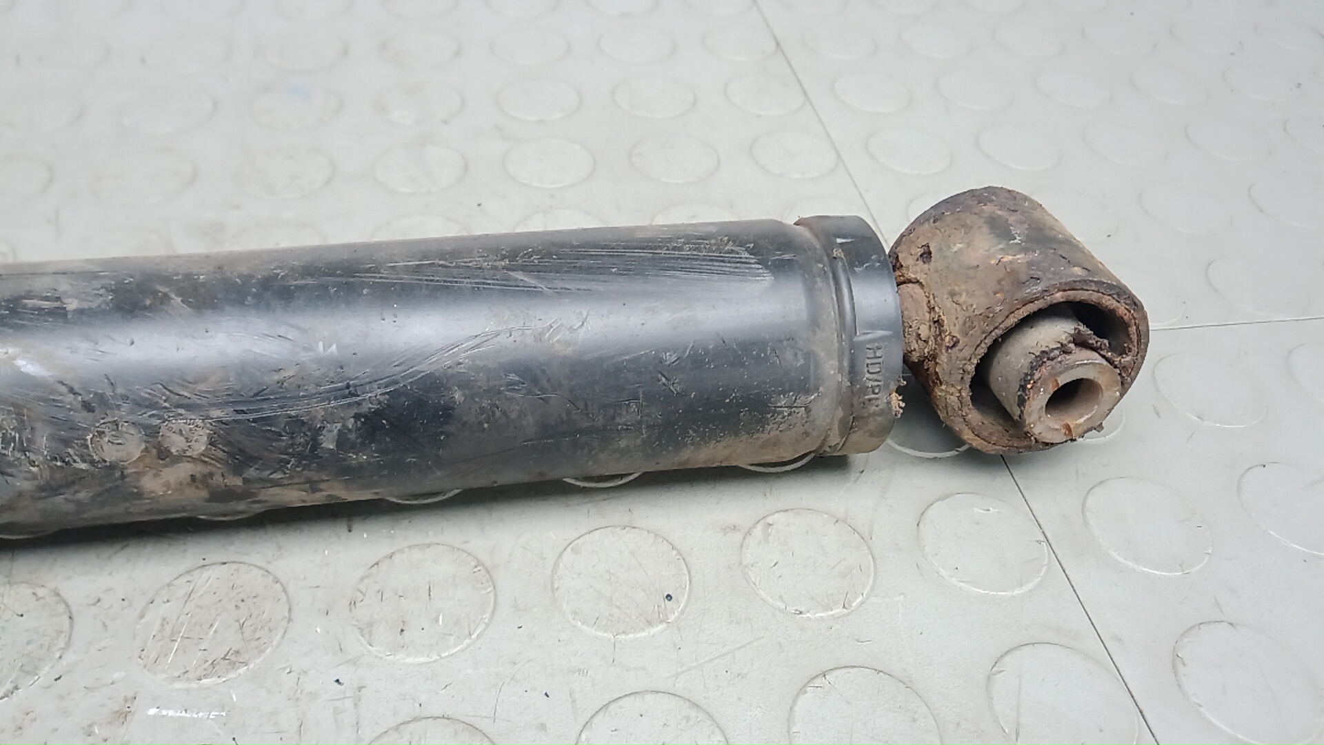 Амортизатор задний (стойка)