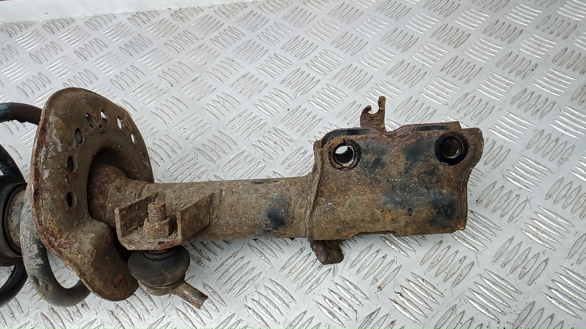 Амортизатор передний правый