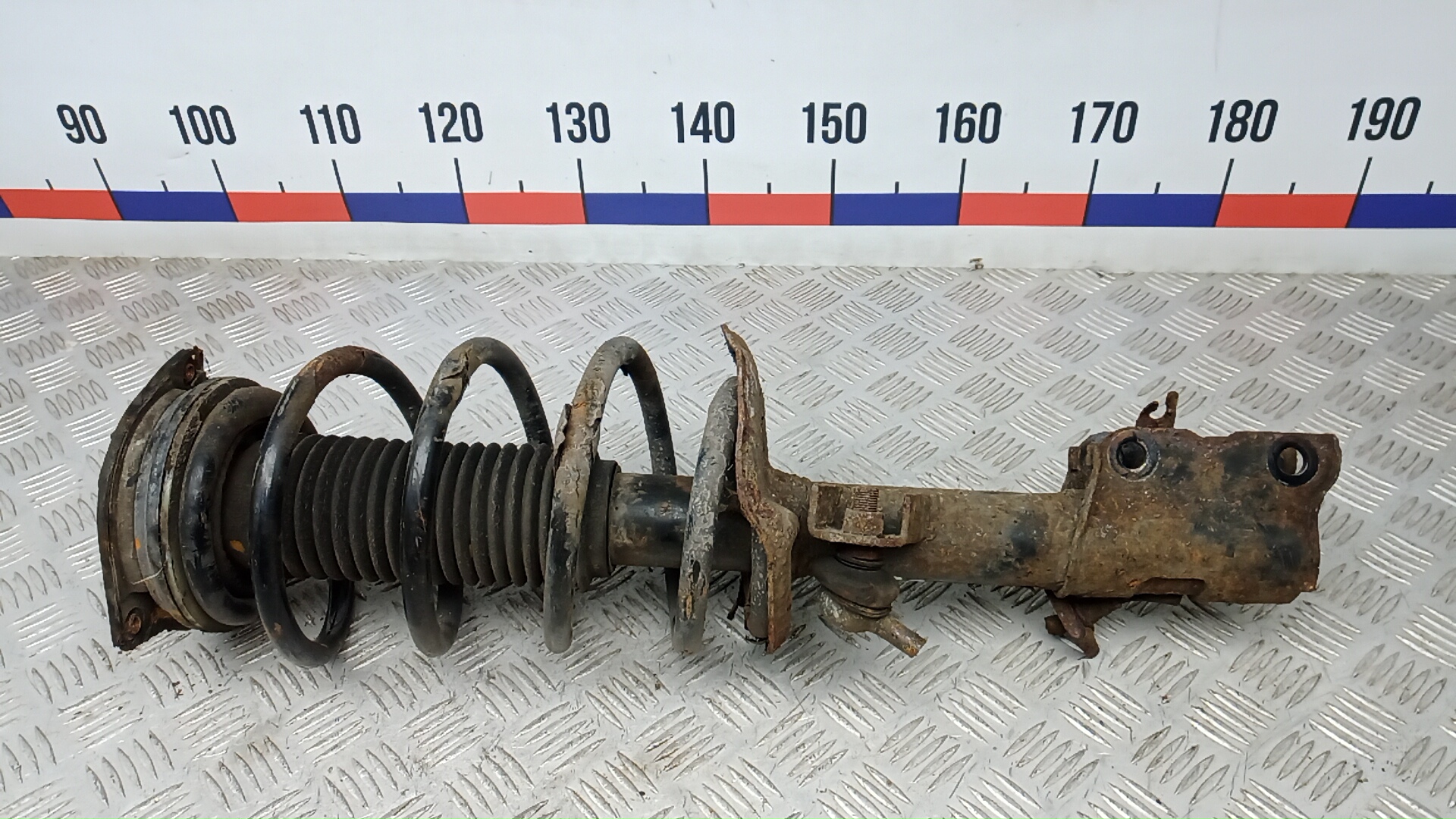 Амортизатор передний правый