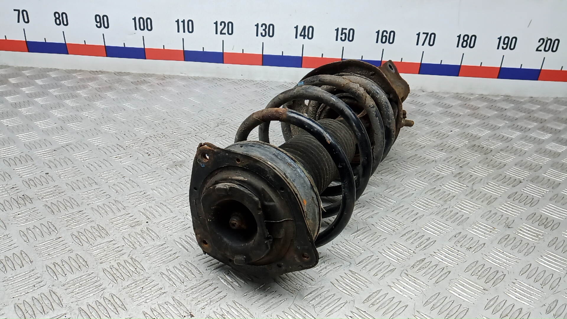 Амортизатор передний правый